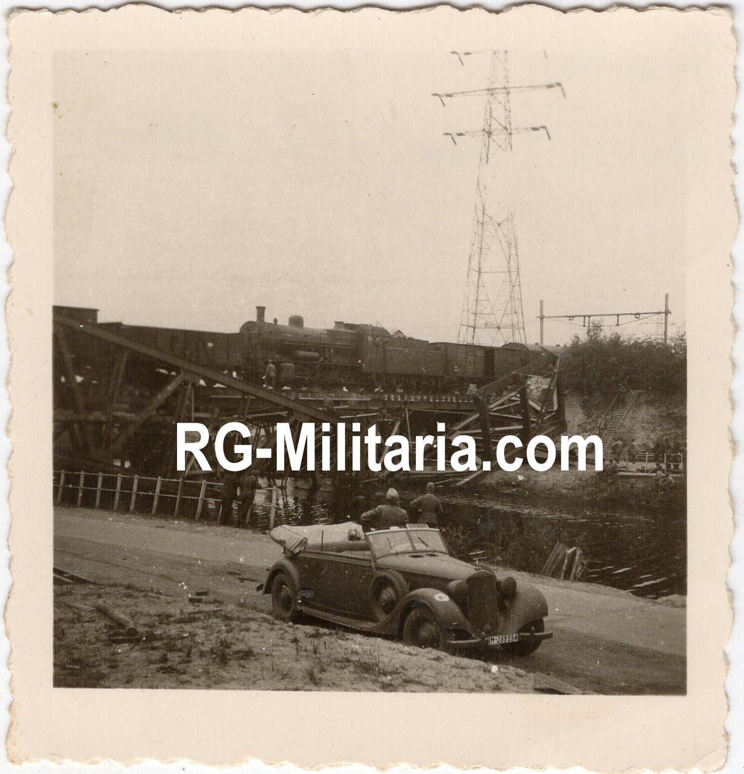 Original WW2 German Photo - Destroyed railway bridge with train in Hasselt, Holland, May (1940) — image 3