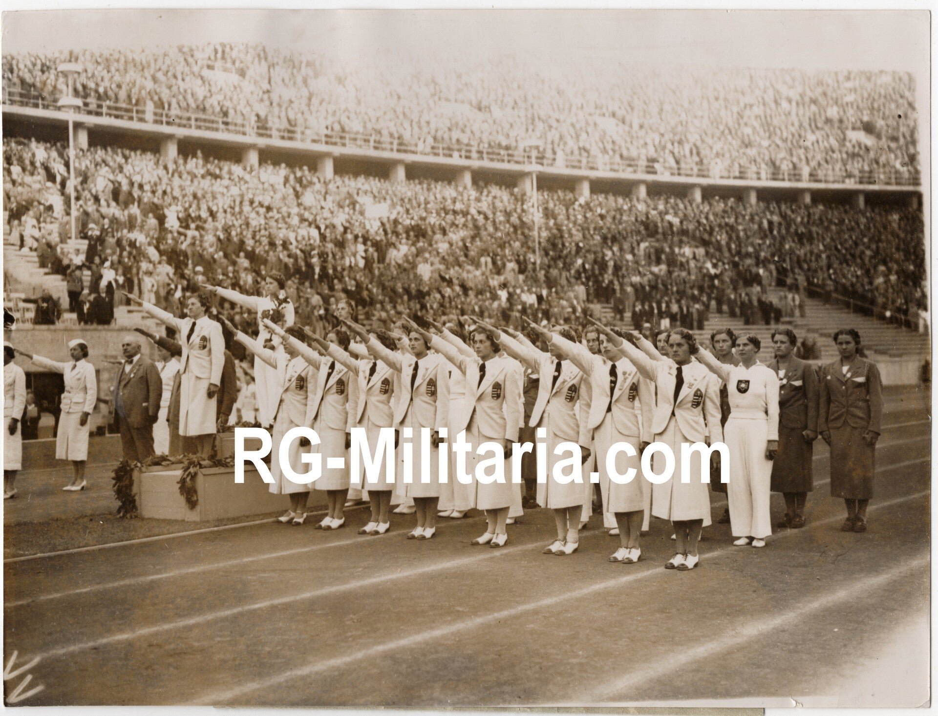 Original WW2 German Press Photo - Olympics, Olympic Games, Hungarian and German salute, Berlin (1936) — image 3