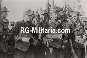 Original WW2 German Press Photo - German soldiers with Panzerschrek …
