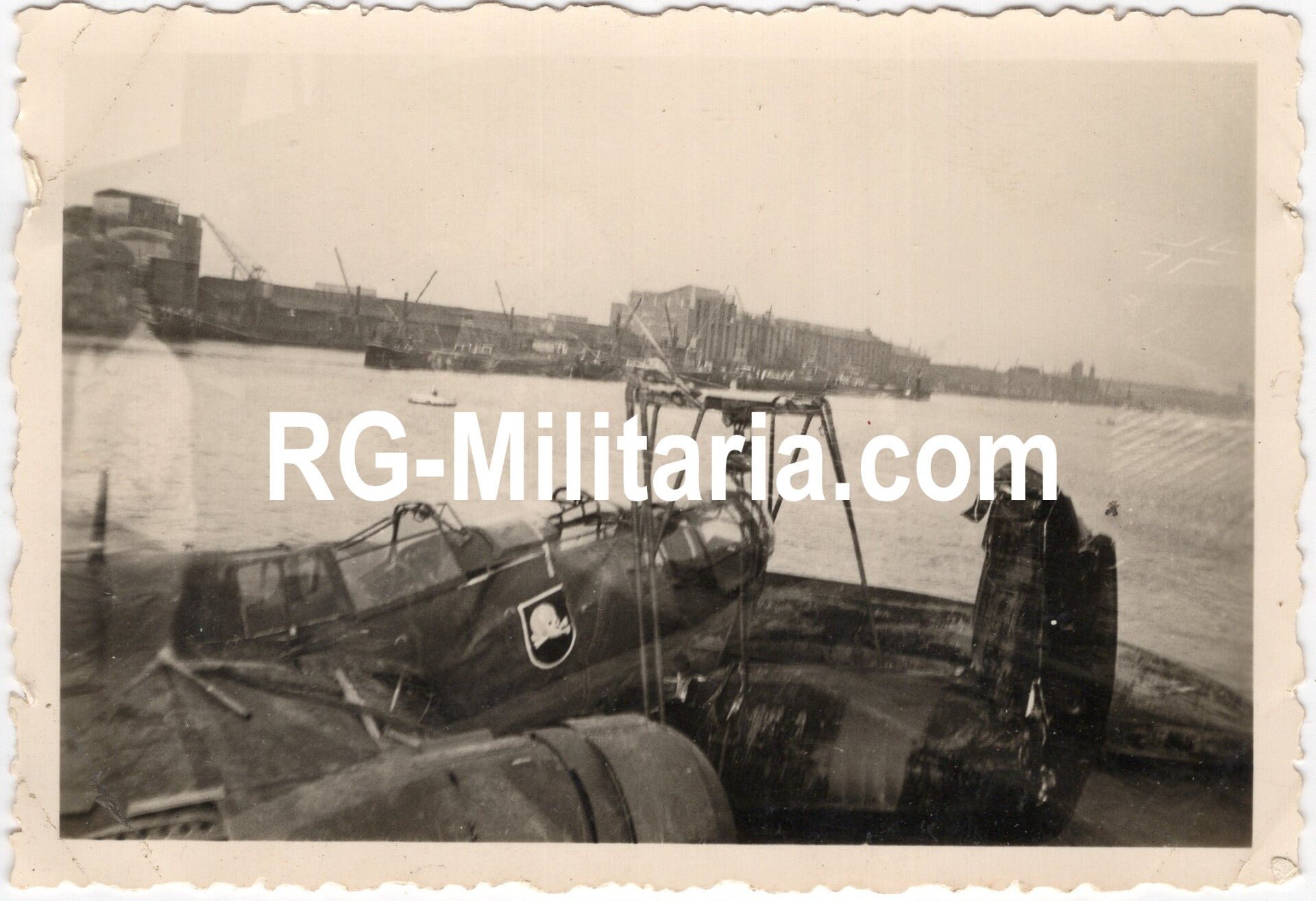 Original WW2 German Photo - Heinkel 115C Kustenfliegergruppe 106 airplane on a ponton boat at the Fokker Factory Papaverweg, Amsterdam (1940) — image 3