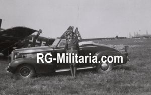 Original WW2 German Photo - German soldier with car on …