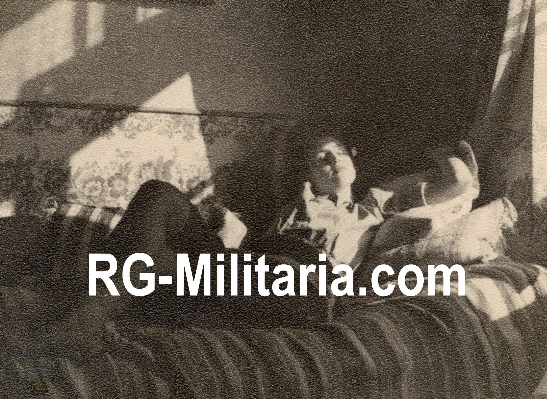 Original WW2 German Photo - German Luftwaffe with Dutch women, Rotterdam (1941) — image 6