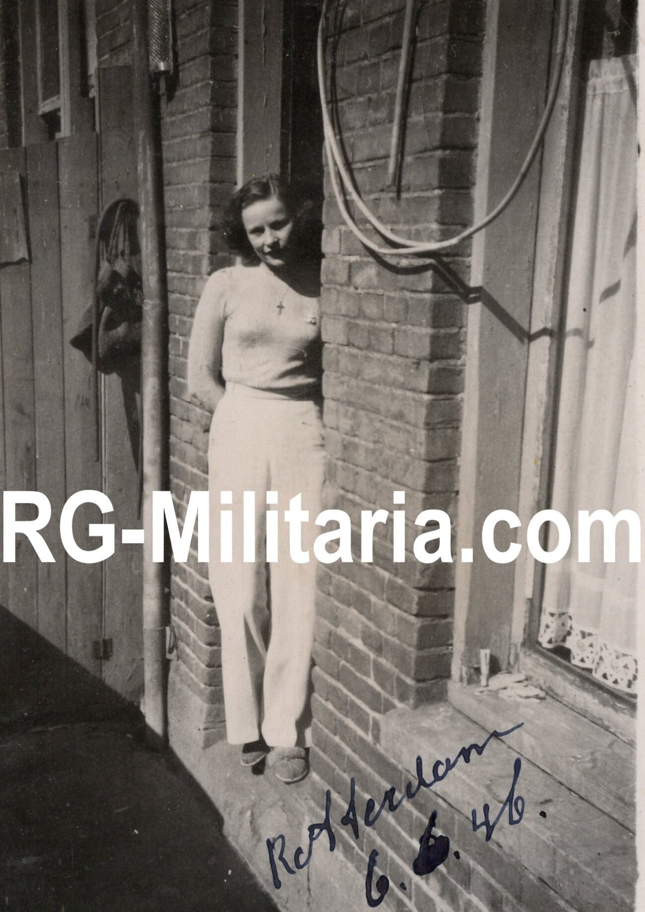 Original WW2 German Photo - German Luftwaffe with Dutch women, Rotterdam (1941) — image 7