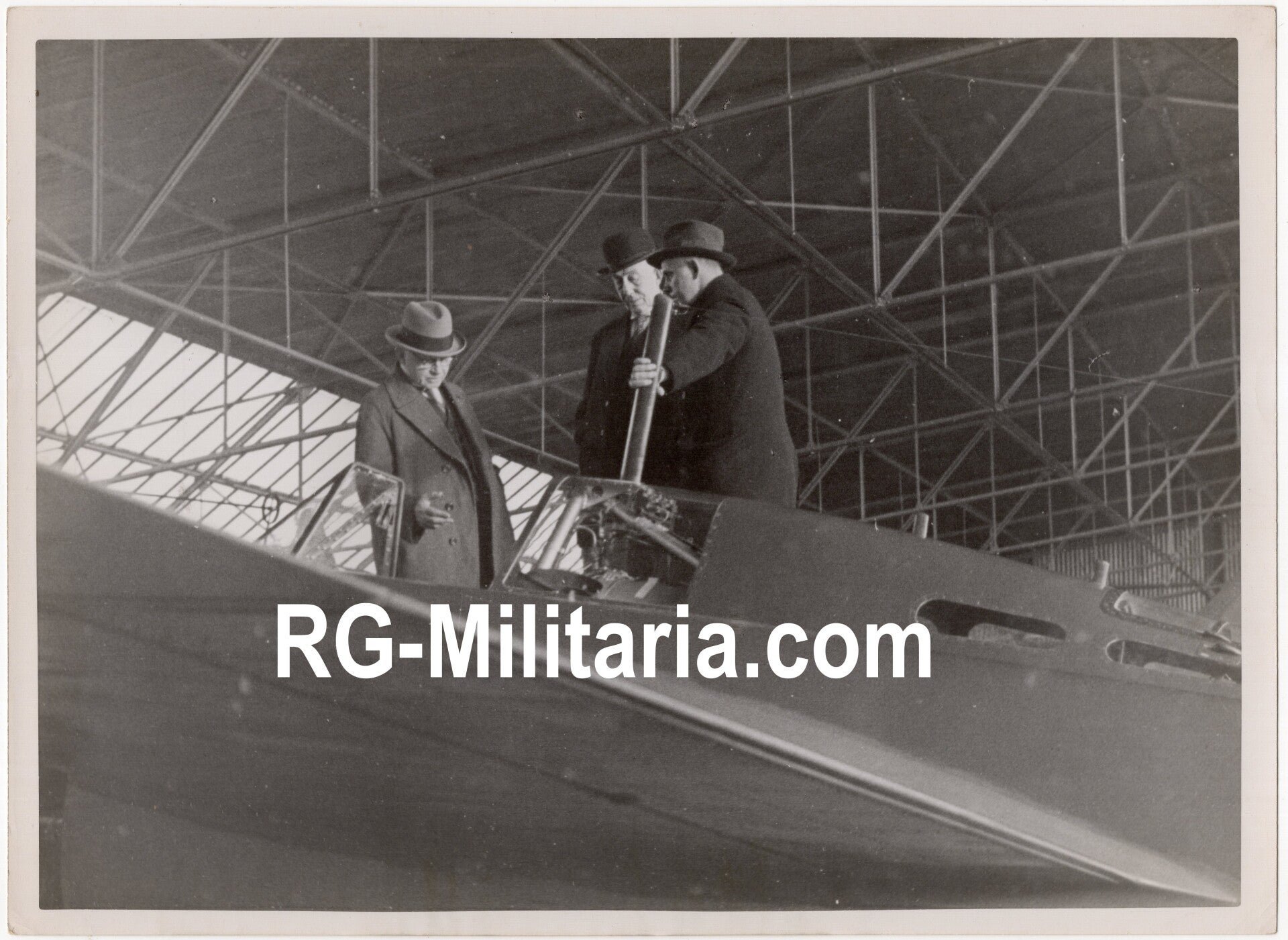 Original WW2 Dutch Press Photo - Prime Minister Colijn inspecting a Fokker G1 at the Fokker factory, Amsterdam (1938) — image 3