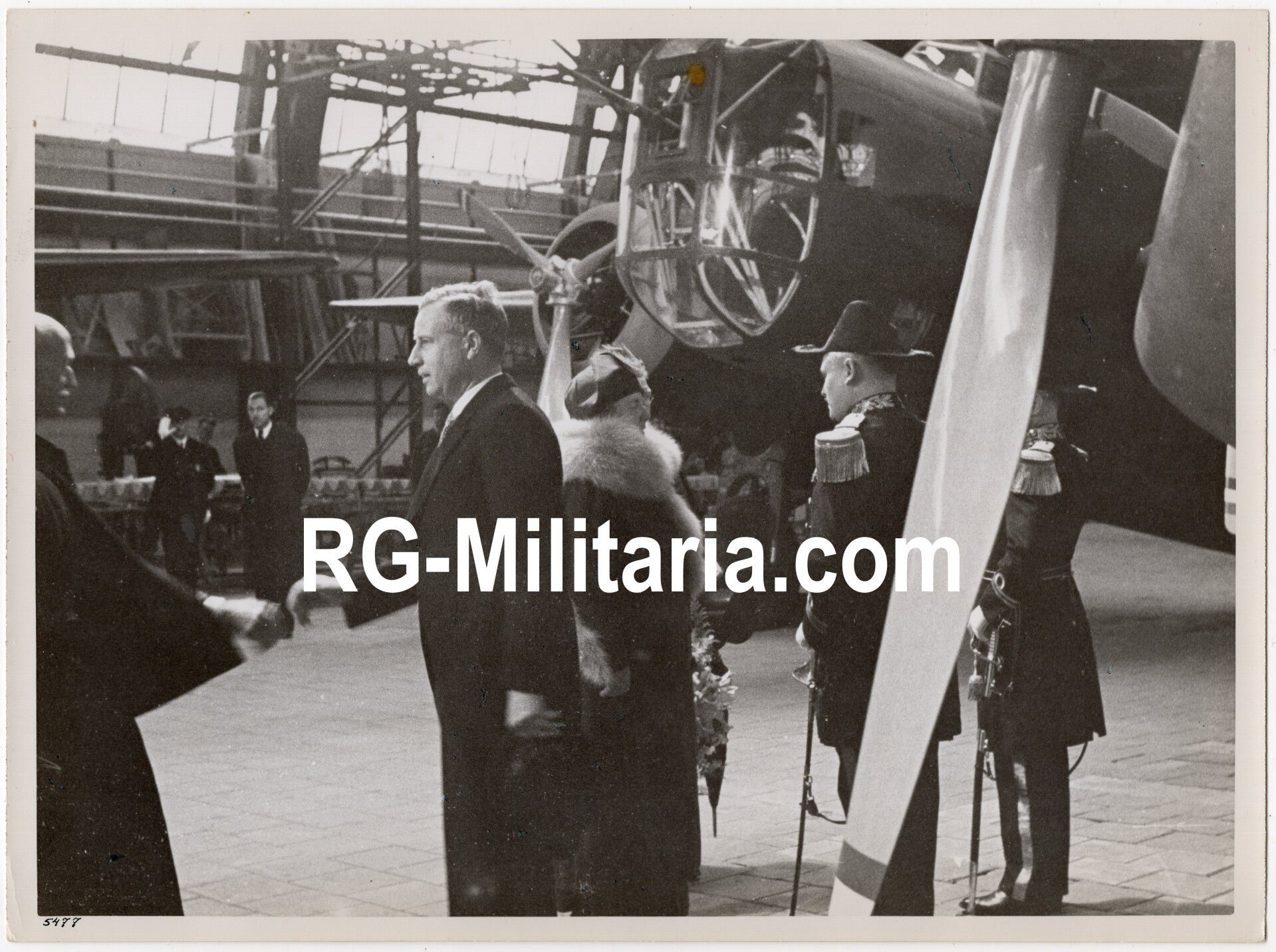 Original WW2 Dutch Press Photo - Dutch Queen Wilhelmina inspects a TV at the Fokker factory, Amsterdam (1938) — image 3