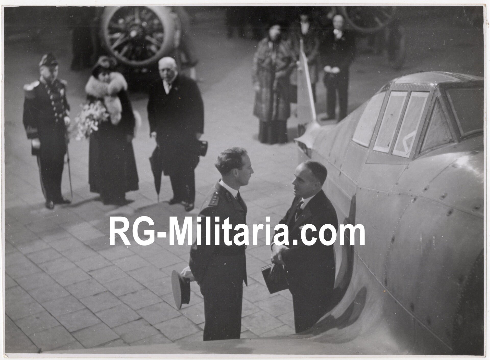 Original WW2 Dutch Press Photo - Dutch Queen Wilhelmina and Belgian King Leopold III visit a D21 at the Fokker factory, Amsterdam (1938) — image 3