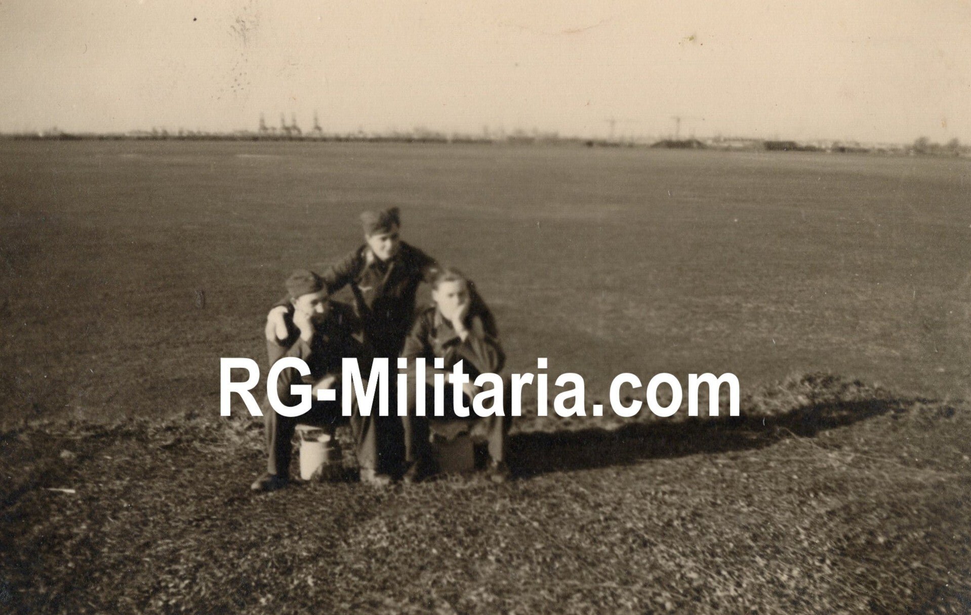 Original WW2 German Photo - Luftwaffe soldiers at Airfield Waalhaven, Rotterdam, Holland — image 10