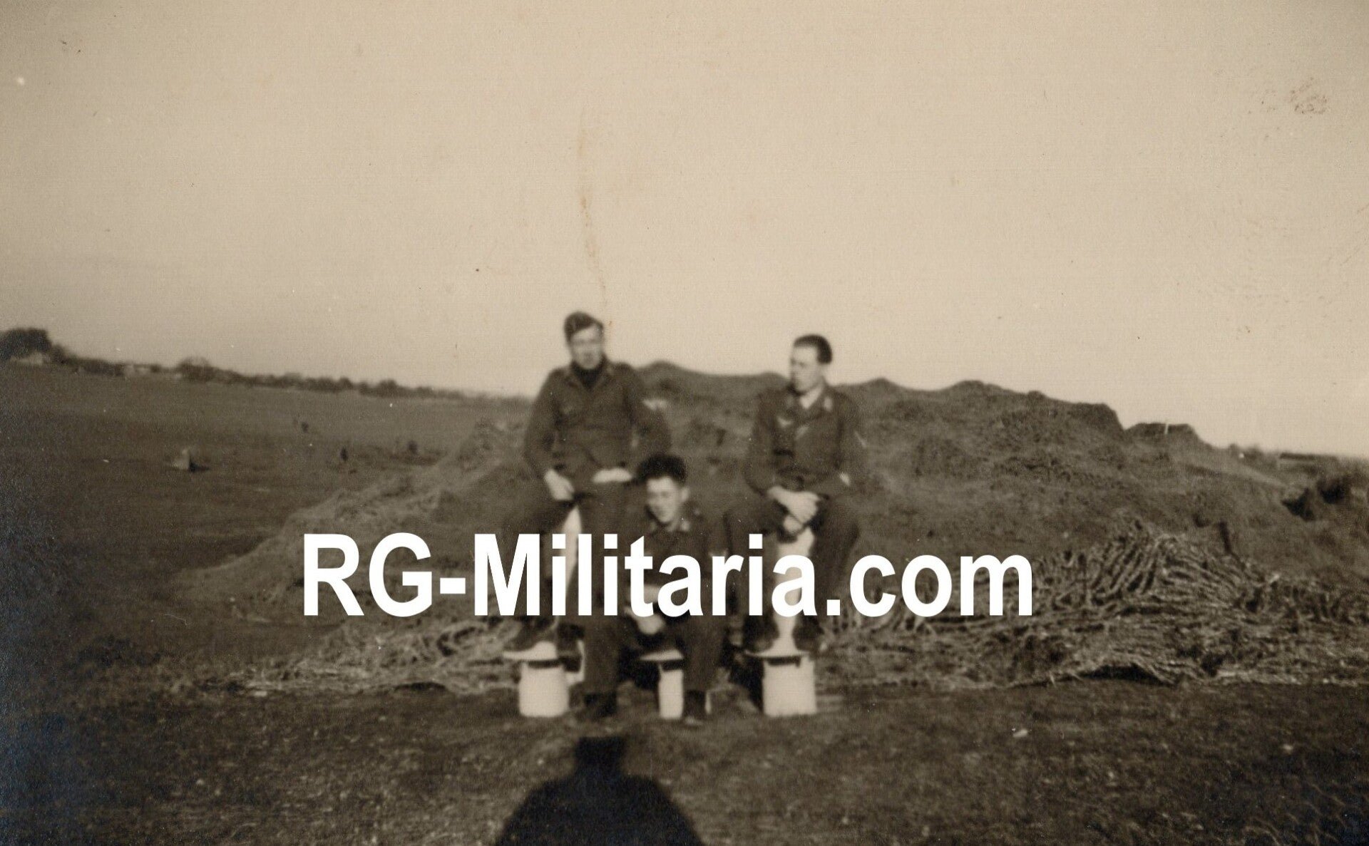 Original WW2 German Photo - Luftwaffe soldiers at Airfield Waalhaven, Rotterdam, Holland — image 3