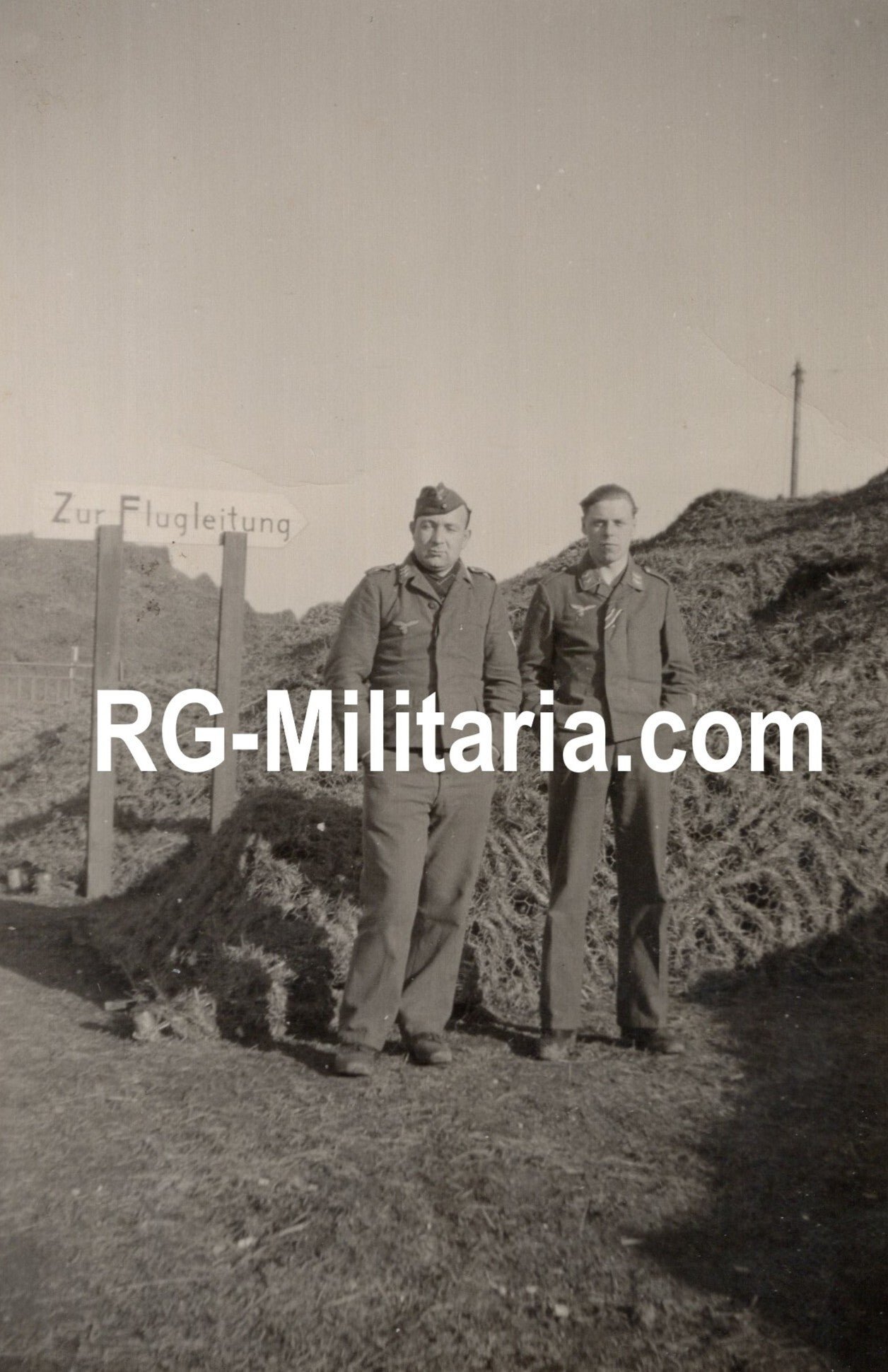 Original WW2 German Photo - Luftwaffe soldiers at Airfield Waalhaven, Rotterdam, Holland — image 5