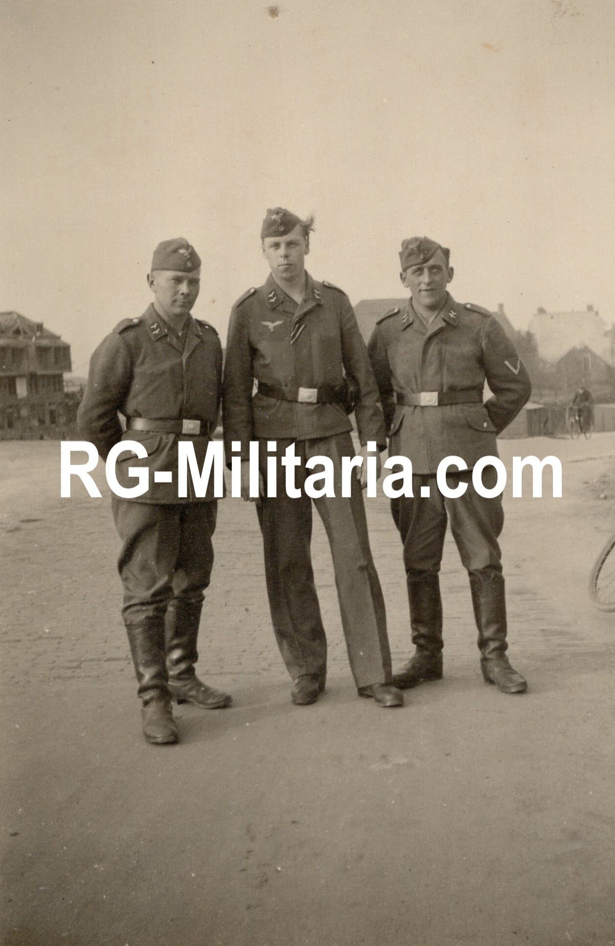 Original WW2 German Photo - Luftwaffe soldiers at Airfield Waalhaven, Rotterdam, Holland — image 6