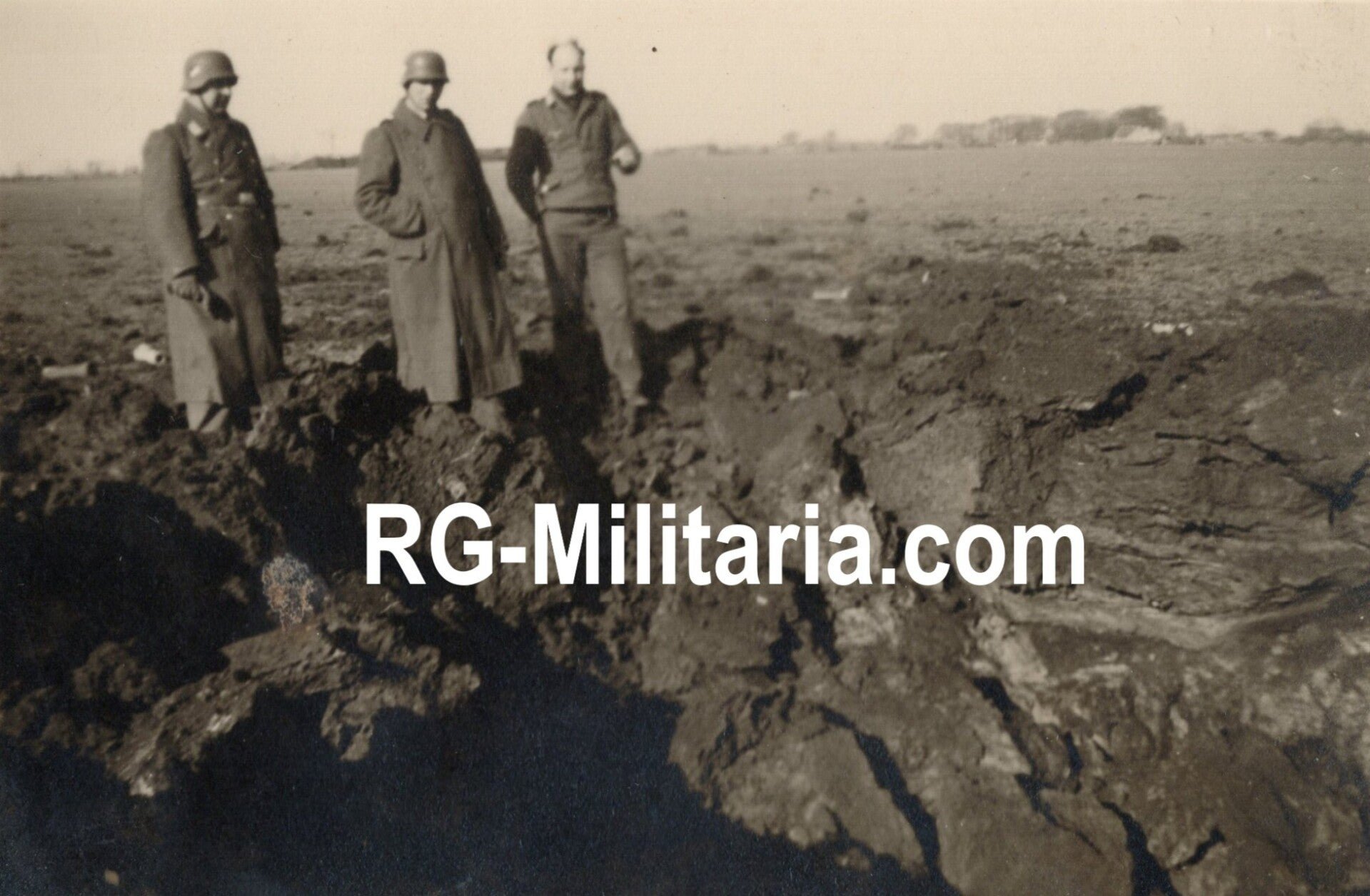 Original WW2 German Photo - Luftwaffe soldiers at Airfield Waalhaven, Rotterdam, Holland — image 7