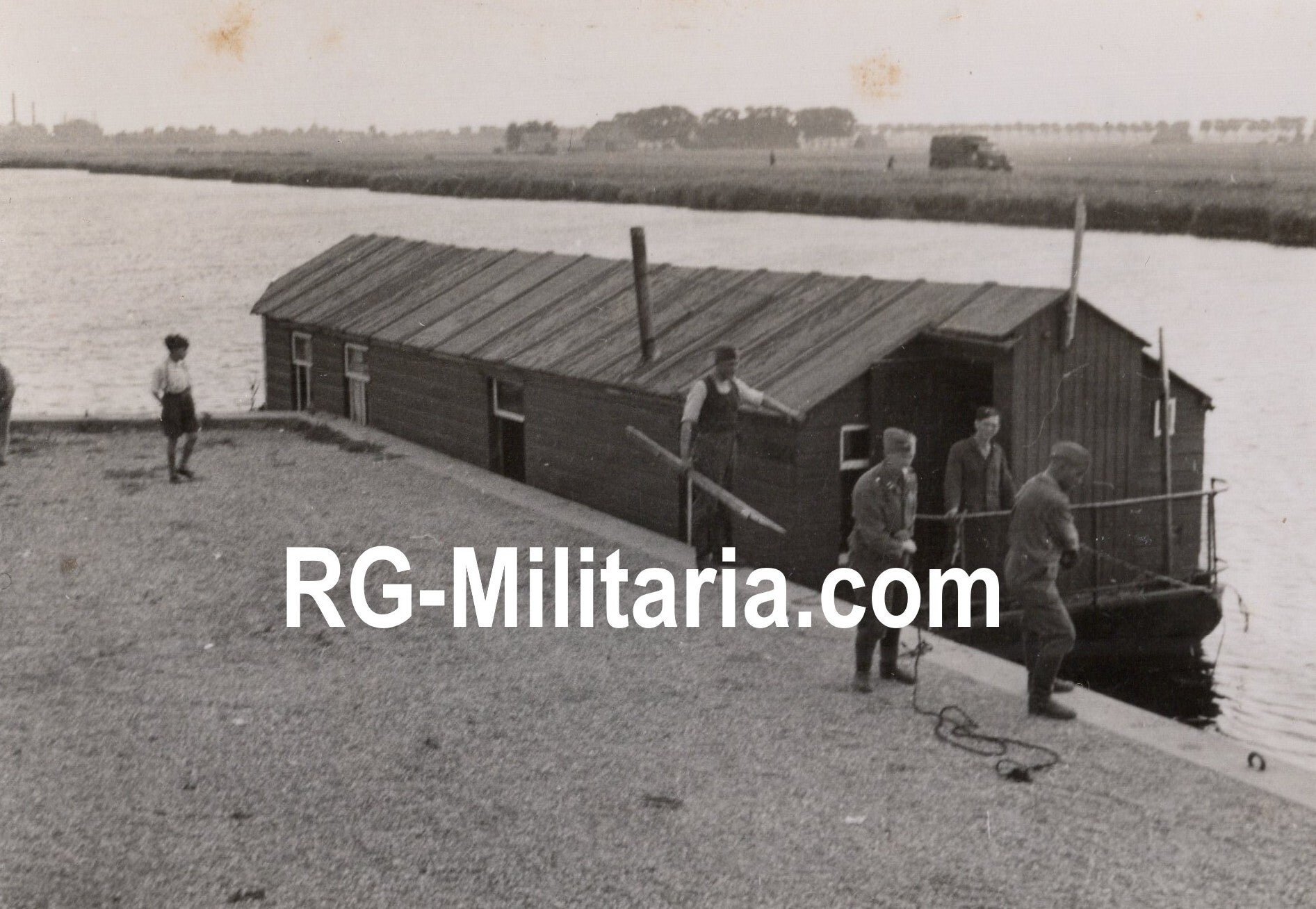 Original WW2 German Photo - Luftwaffe soldiers near Schiphol, Amsterdam, Holland (1940) — image 10
