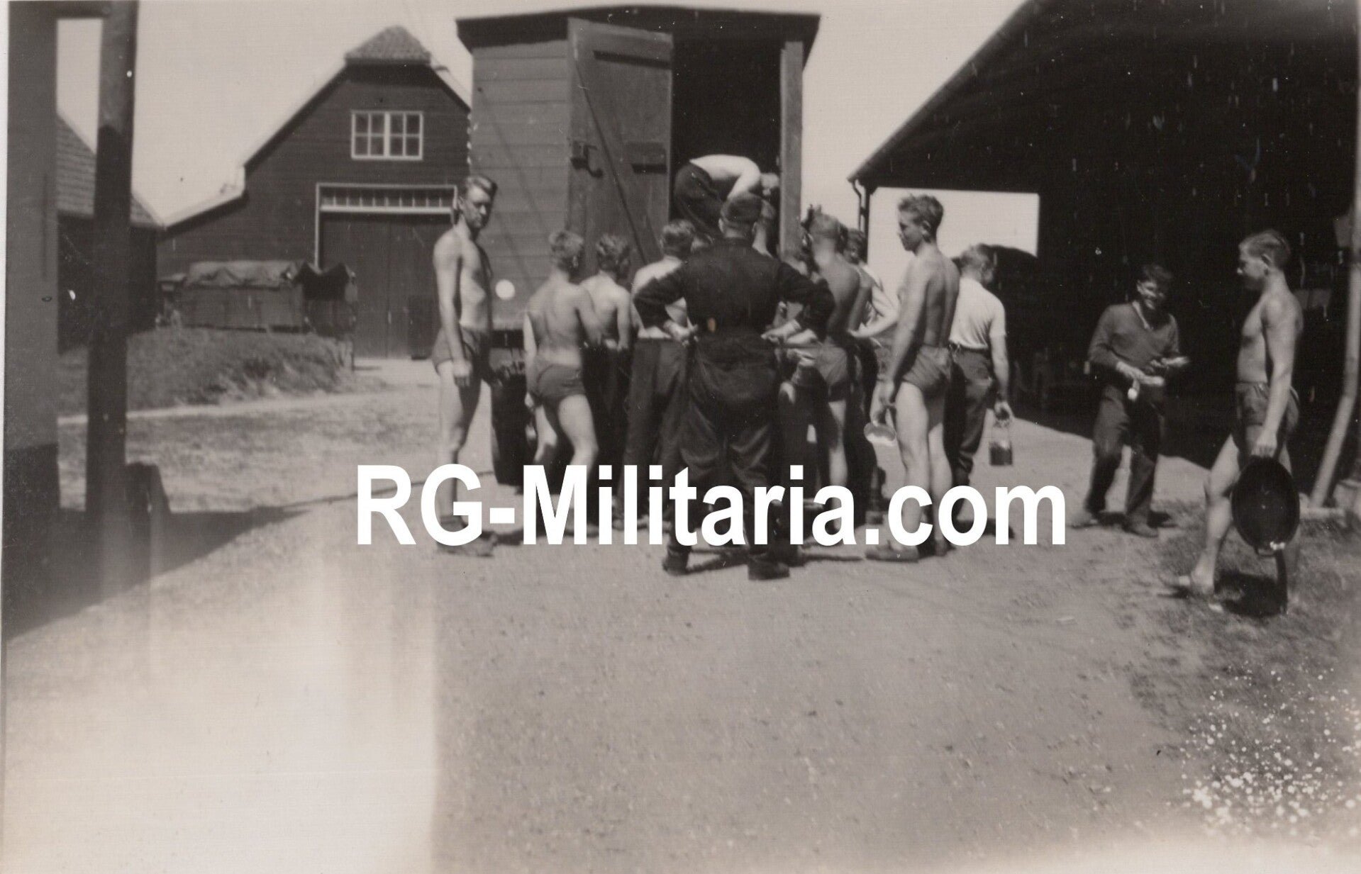 Original WW2 German Photo - Luftwaffe soldiers near Schiphol, Amsterdam, Holland (1940) — image 8