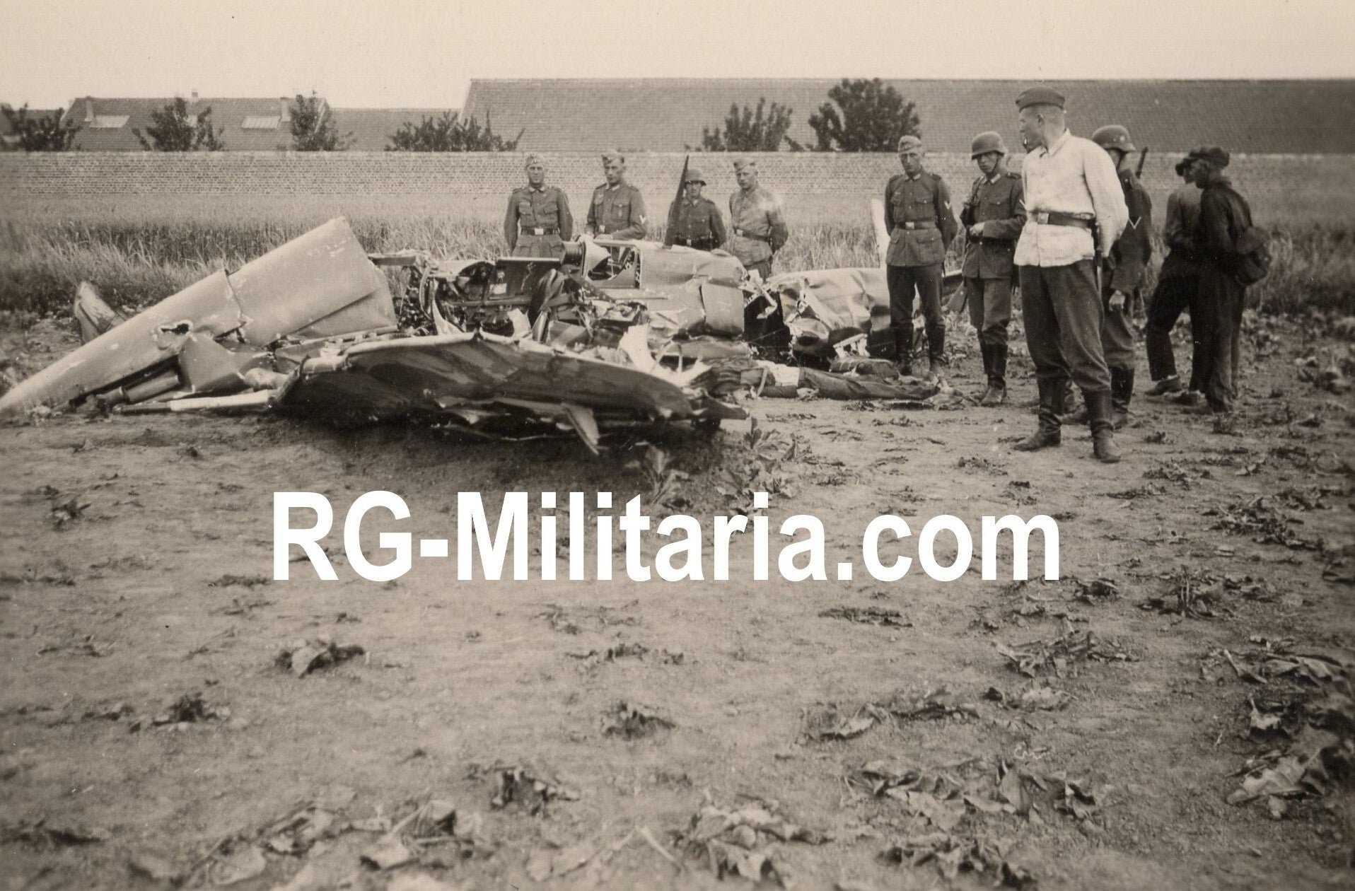 Original WW2 German Photo - RAF Spitfire crash De Panne, Belgium (1941) — image 5