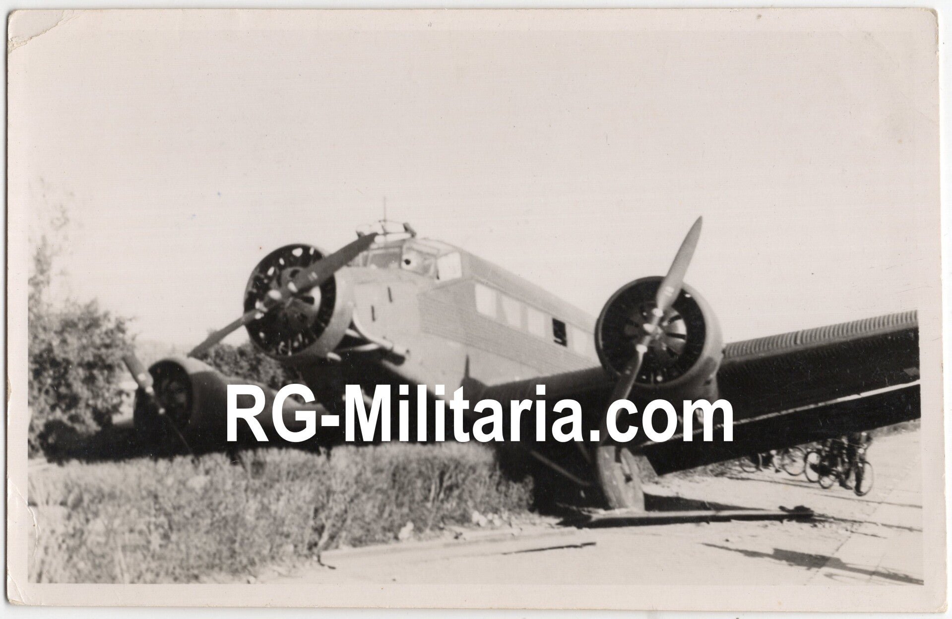 Original WW2 German Photo - Rijksweg near Delft with landed Junkers JU 52 airplane, Blitzkrieg May, Holland (1940) — image 3