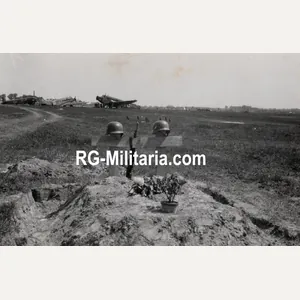 Original WW2 German Photo - German Luftwaffe field graves at …