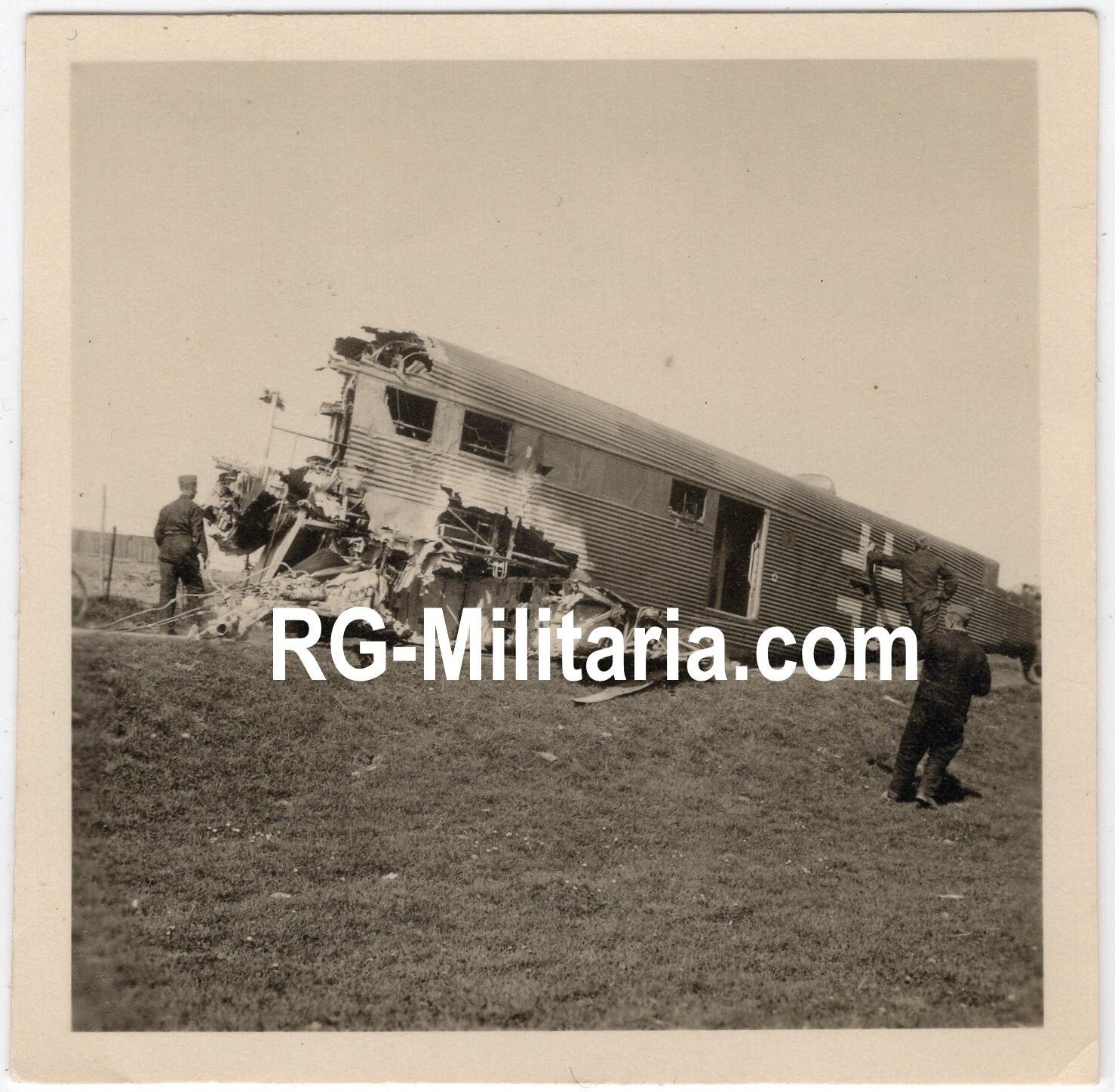 Original WW2 German Photo - German soldiers on Rotterdam airfield Waalhaven with a destroyed Junkers JU 52 airplane, Holland (1940) — image 3