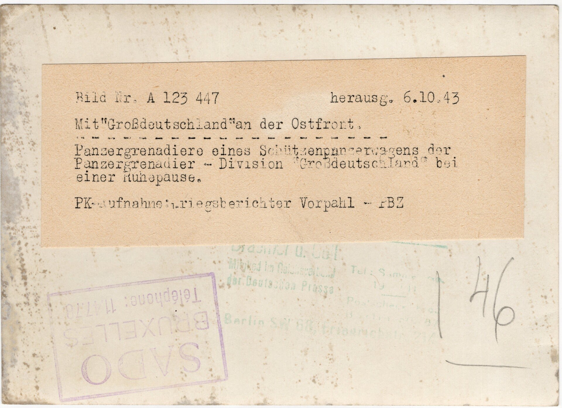 Original WW2 German Press Photo - Panzergrenadiere Division Grossdeutschland resting after the fight in a panzer truck (1943) — image 2