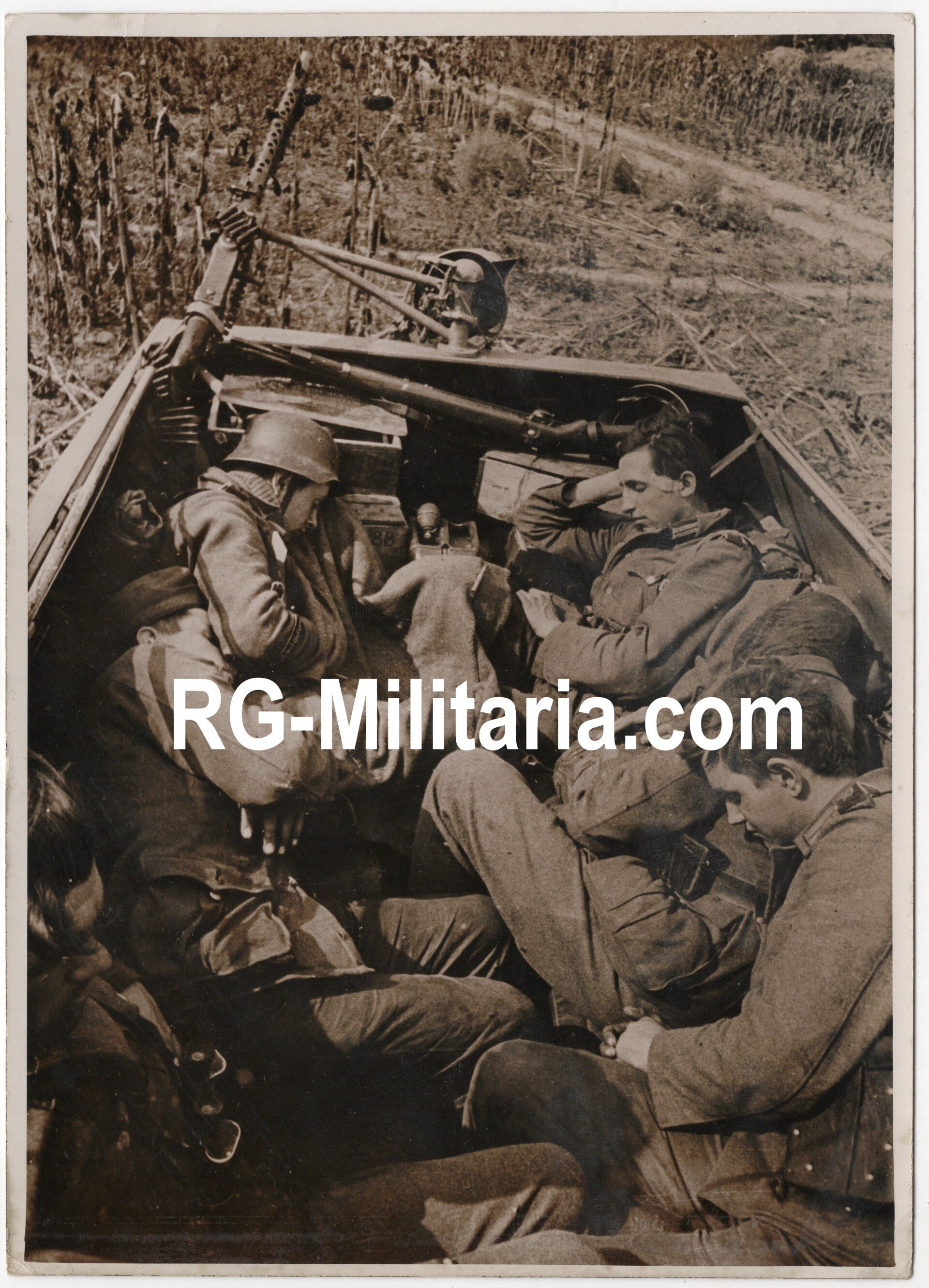 Original WW2 German Press Photo - Panzergrenadiere Division Grossdeutschland resting after the fight in a panzer truck (1943) — image 3