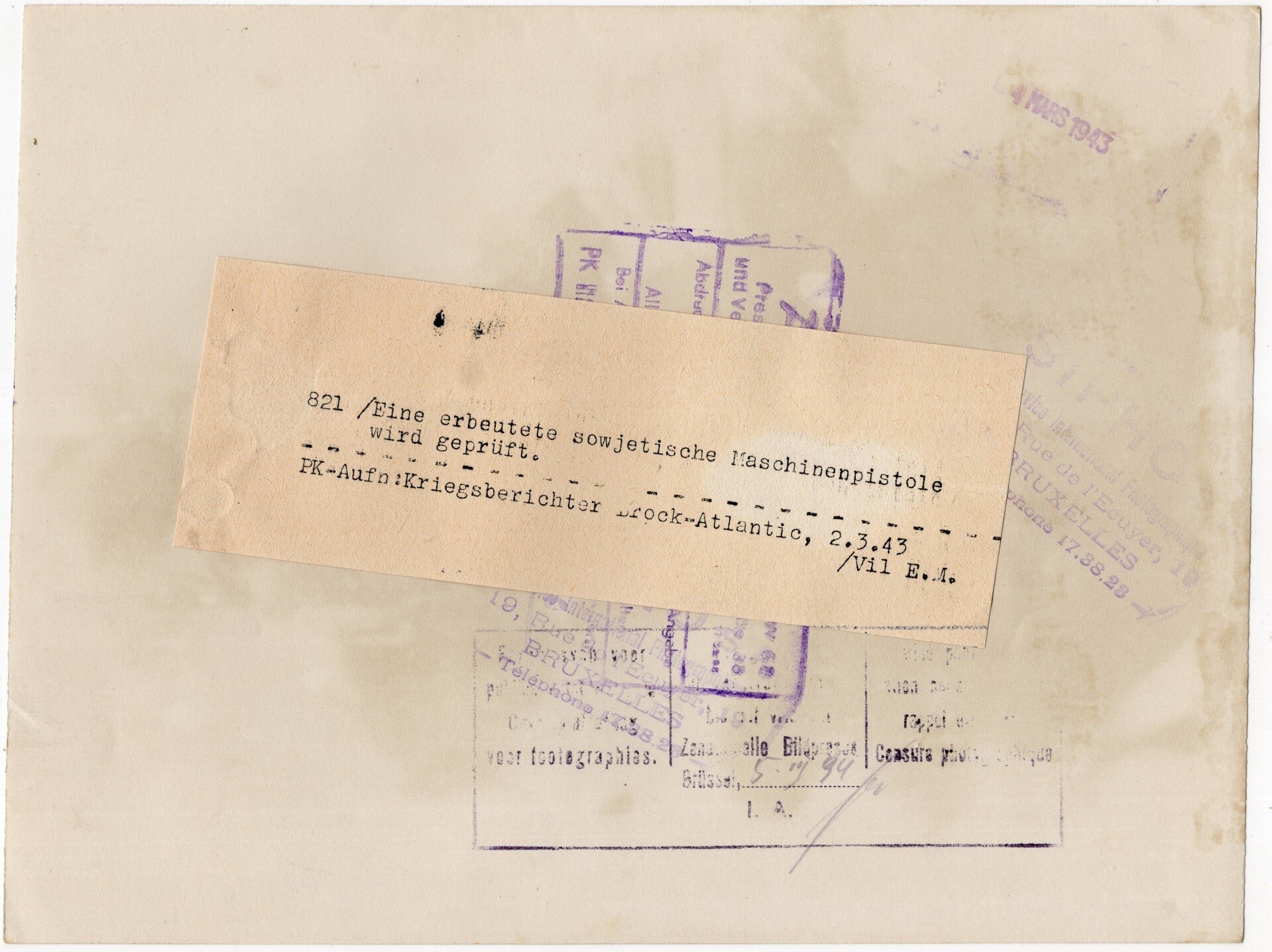 Original WW2 German Press Photo - German with Beutewaffen Soviet PPSH (1943) — image 2