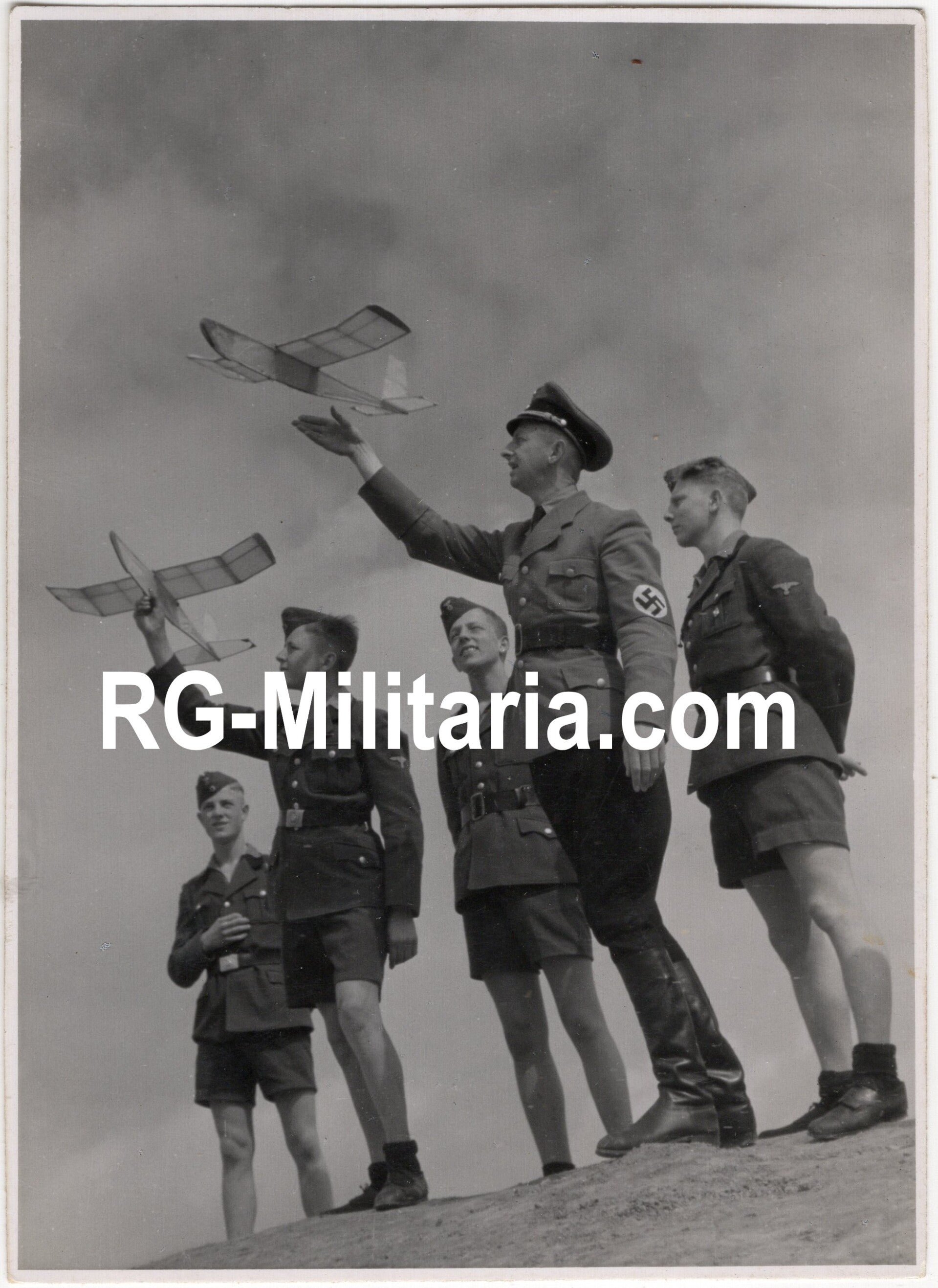Original WW2 Dutch Waffen SS Press Photo - Reichsschule Valkenburg glider plane toy (1943) — image 3