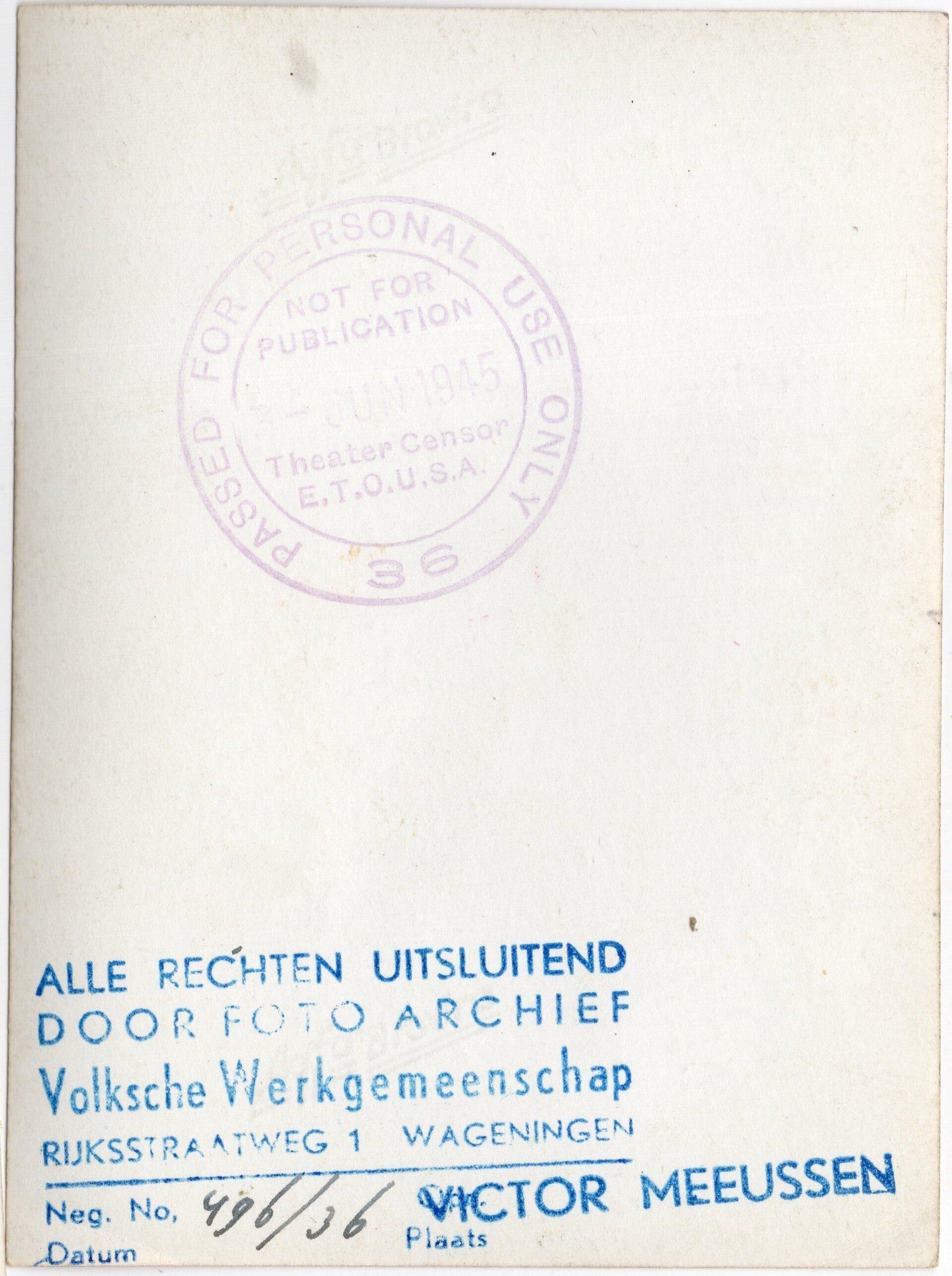 Original WW2 Dutch Waffen SS Press Photo - Reichsschule Valkenburg pupil cleaning his shoes (1943) — image 2