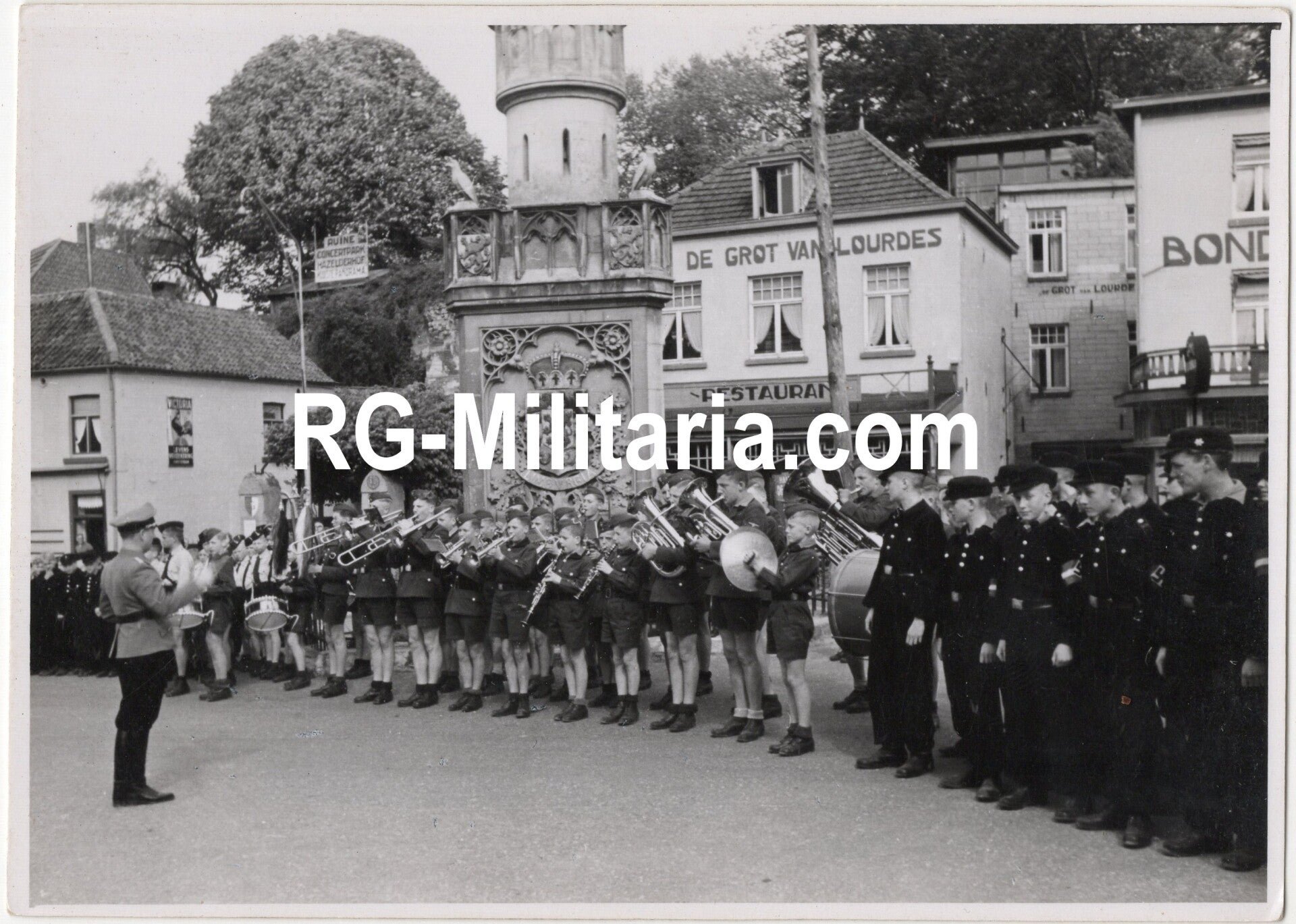 Original WW2 Dutch Waffen SS Press Photo - Music ceremony of the Reichsschule Valkenburg boys, Vaals (1943) — image 3
