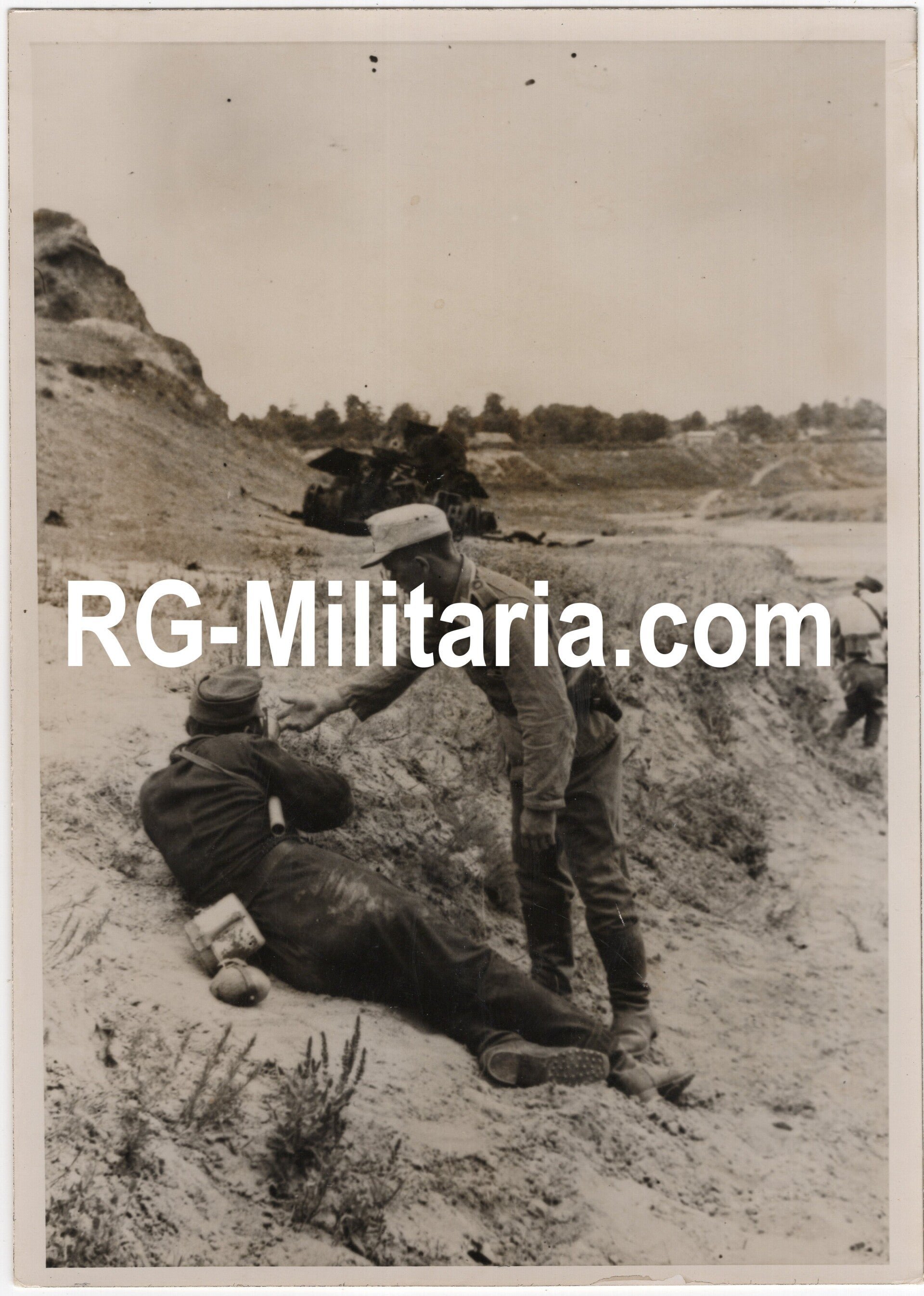 Original WW2 German Press Photo - Testing a Panzerfaust during training — image 3