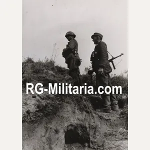Original WW2 German Press Photo - Commander watching the front …