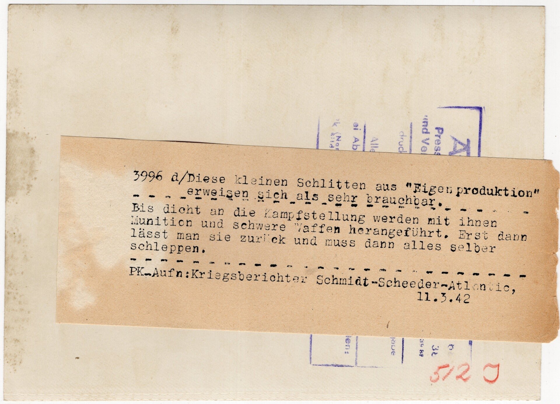 Original WW2 German Press Photo - German soldiers in winter camouflage carrying a sled with ammunition, Eastern Front (1942) — image 2