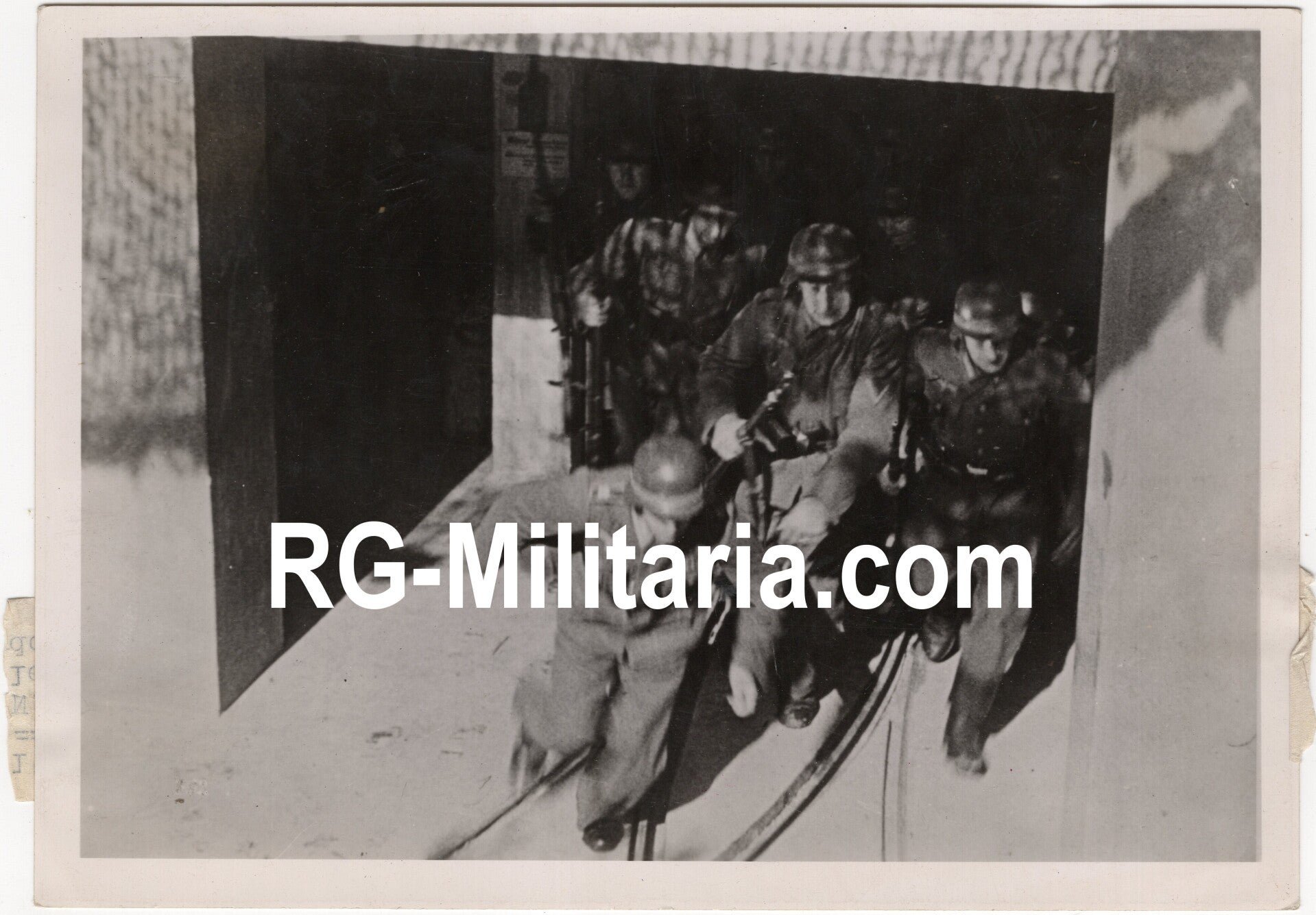 Original WW2 German Press Photo - German soldiers rushing out of a bunker in Normandy, Operation Overlord, D-Day, France (1944) — image 3