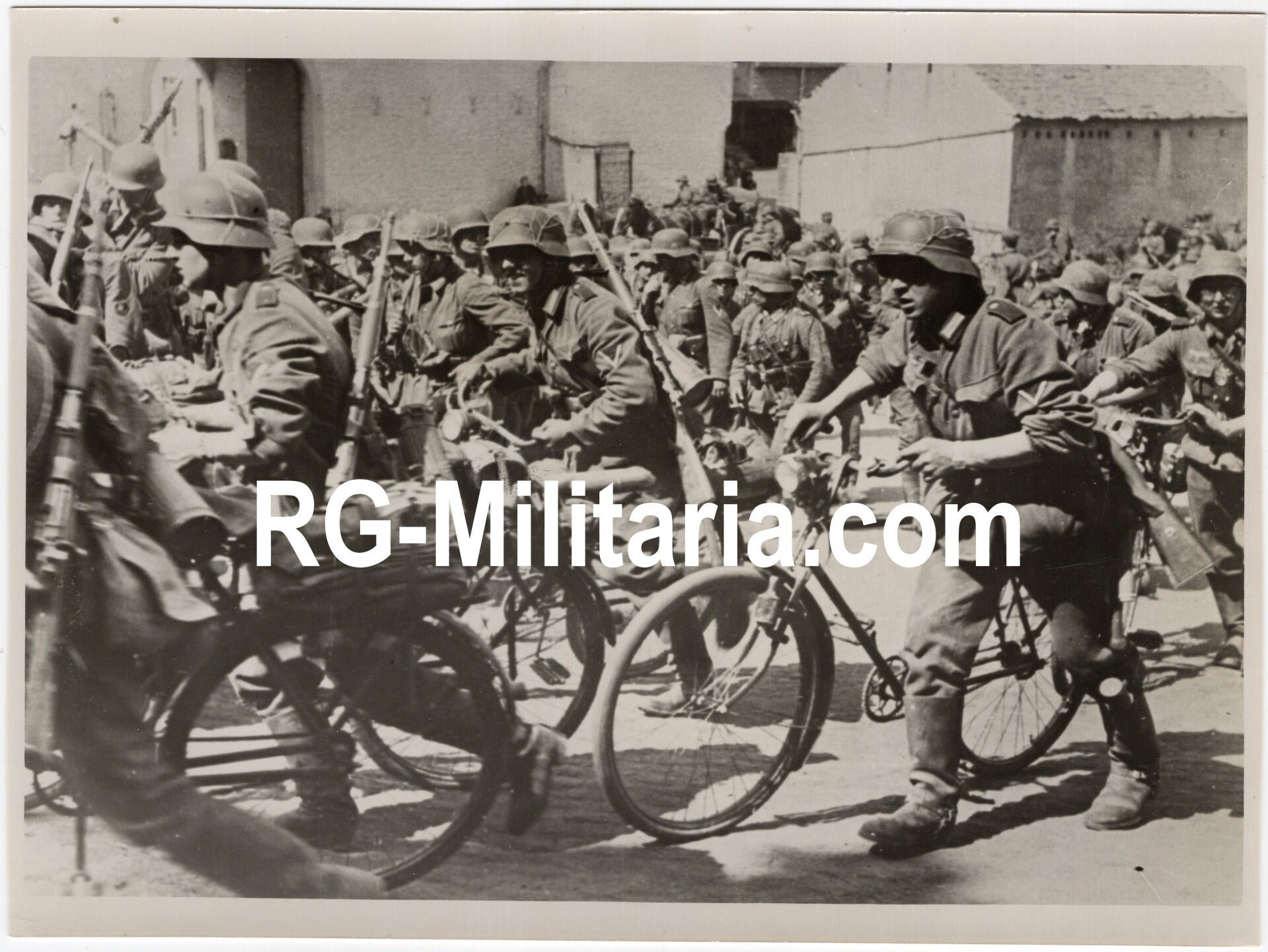 Original WW2 German Press Photo - German Infanterie with bicycles (1940) — image 3