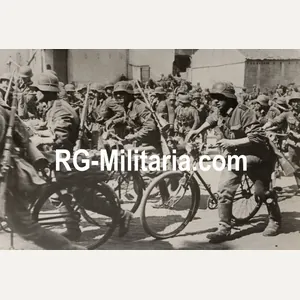 Original WW2 German Press Photo - German Infanterie with bicycles …