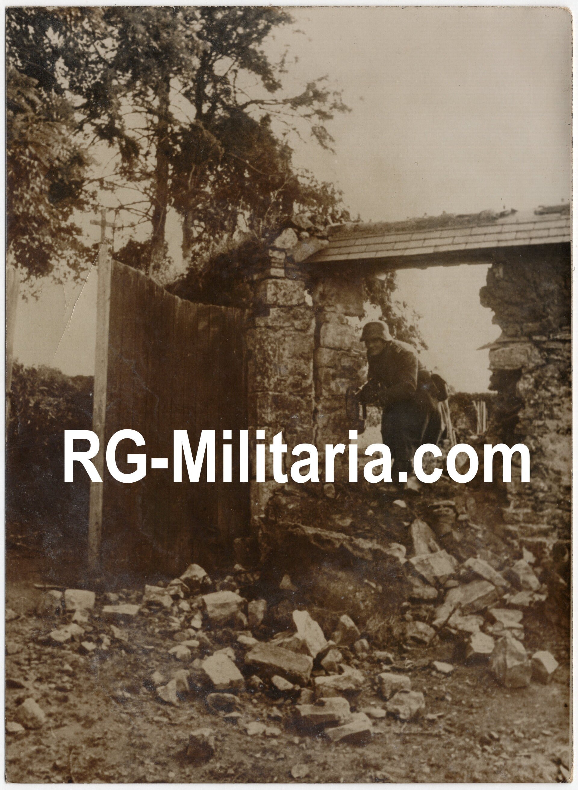 Original WW2 German Press Photo - Eastern European Wehrmacht volunteer in a village in Normandy, Operation Overlord, France (1944) — image 3