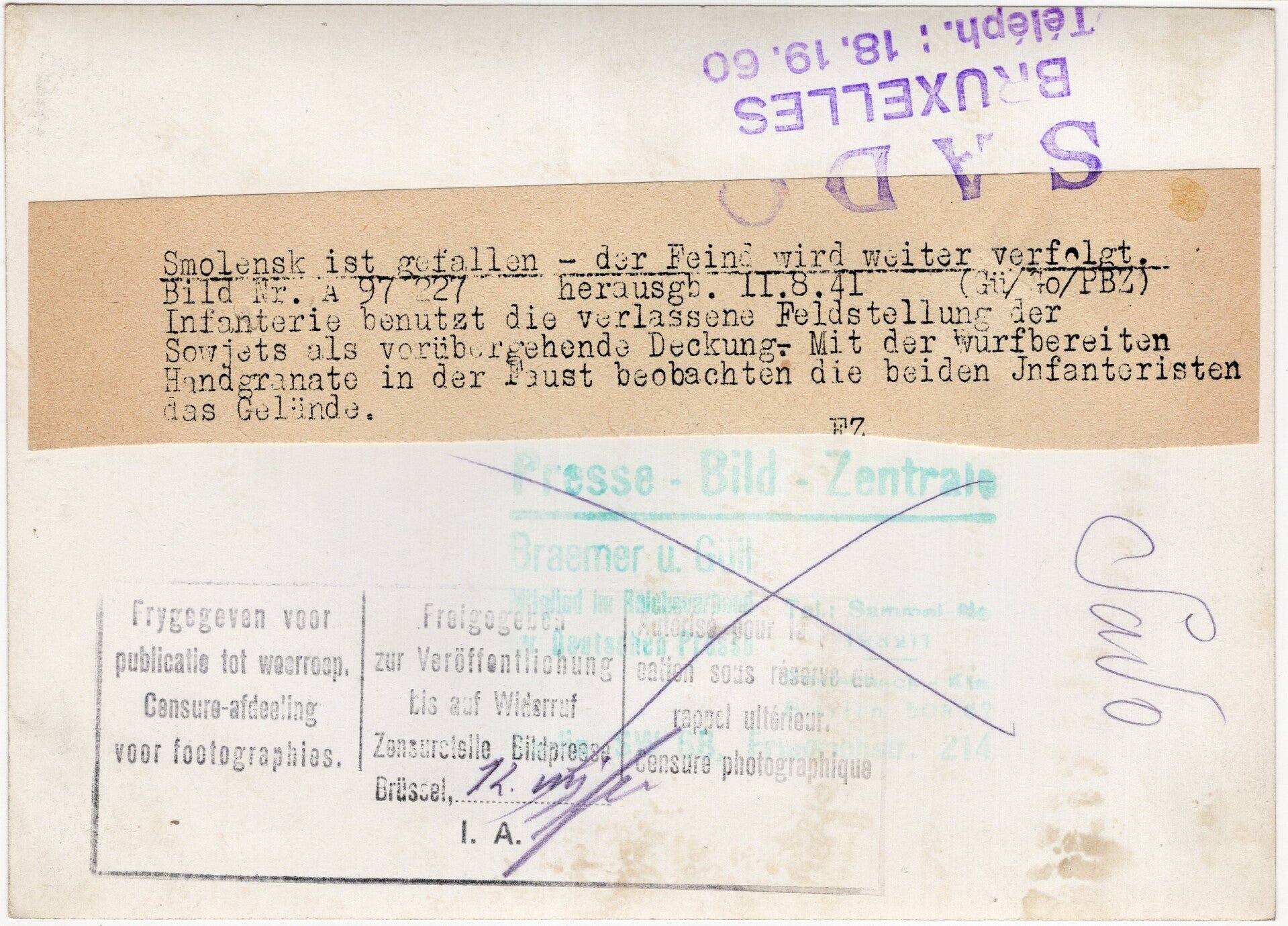 Original WW2 German Press Photo - German soldiers with stielhandgranate at Smolensk, Eastern Front (1941) — image 2