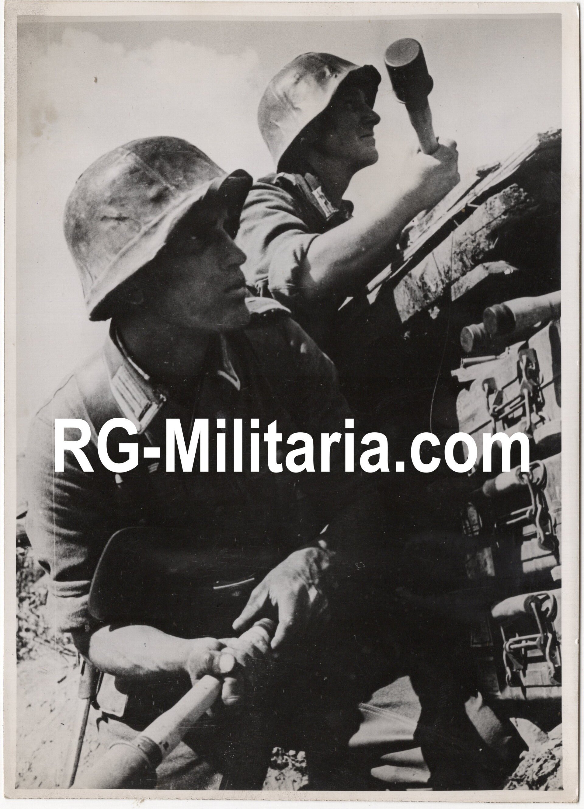 Original WW2 German Press Photo - German soldiers with stielhandgranate at Smolensk, Eastern Front (1941) — image 3