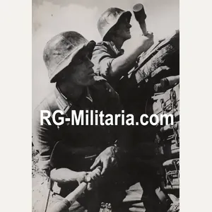 Original WW2 German Press Photo - German soldiers with stielhandgranate …