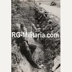 Original WW2 German Press Photo - German soldiers resting in …