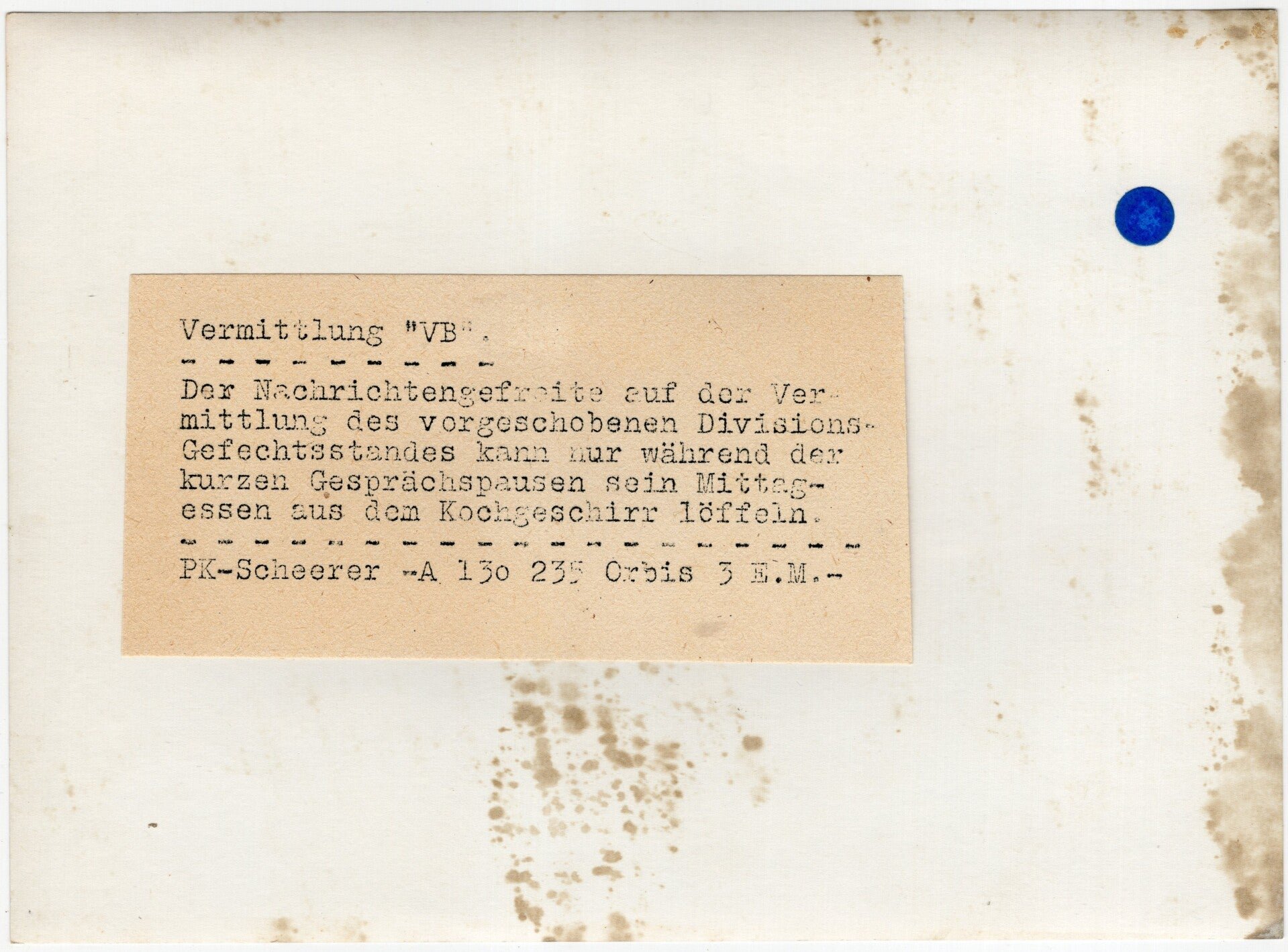 Original WW2 German Press Photo - German Nachrichten eating from his kochgeschirr in the trench — image 2