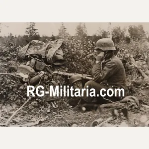 Original WW2 German Press Photo - German soldier calling in …