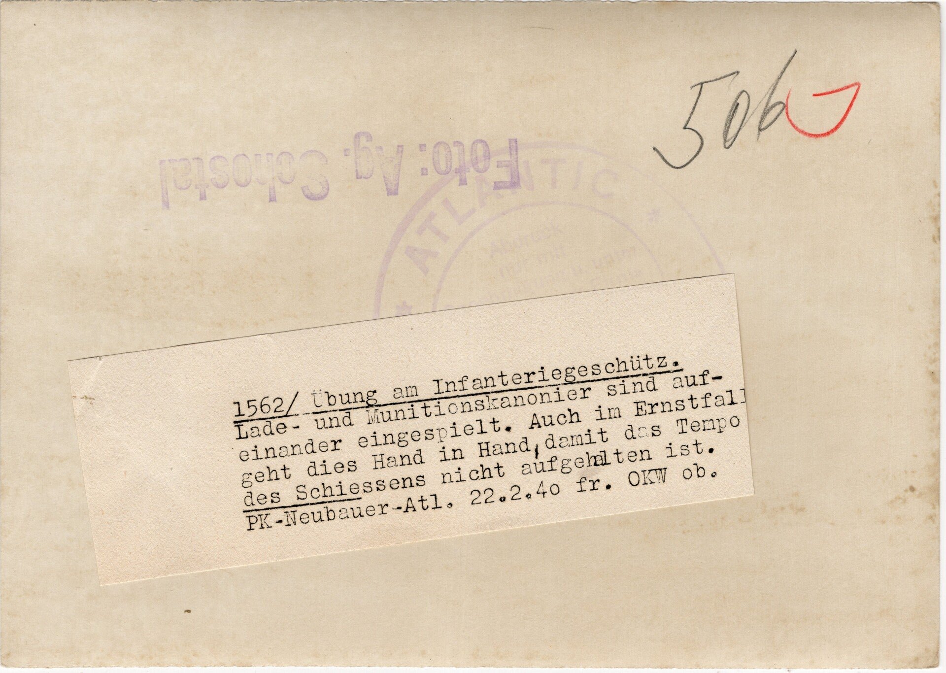 Original WW2 German Press Photo - German infantry working with a cannon (1940) — image 2