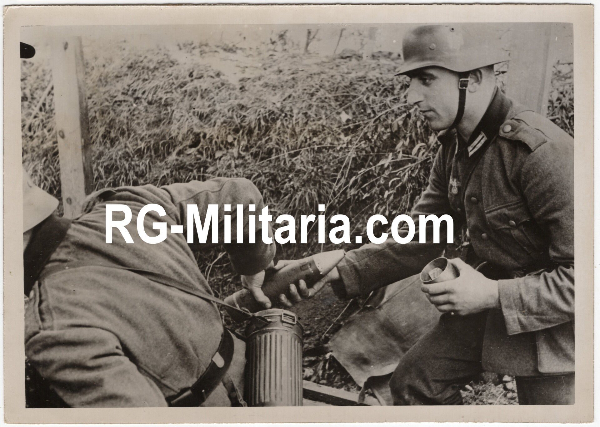 Original WW2 German Press Photo - German infantry working with a cannon (1940) — image 3