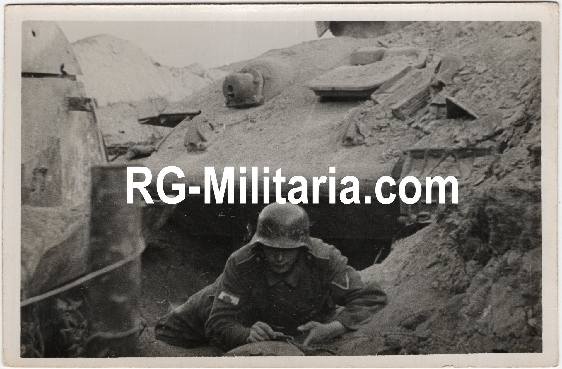 Original WW2 German Press Photo - German tank destroyer under a destroyed Soviet T-34 tank — image 3
