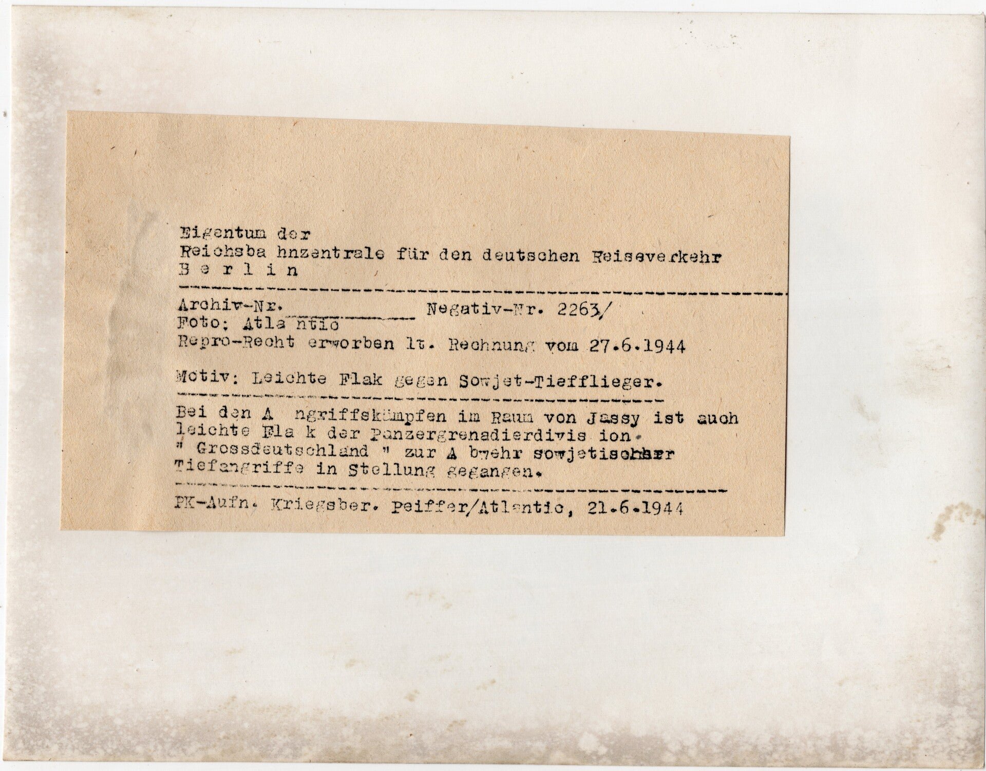 Original WW2 German Press Photo - Panzergrenadier Division Grossdeutschland on an Sd. Kfz. 7 With a Flak canon (1944) — image 2