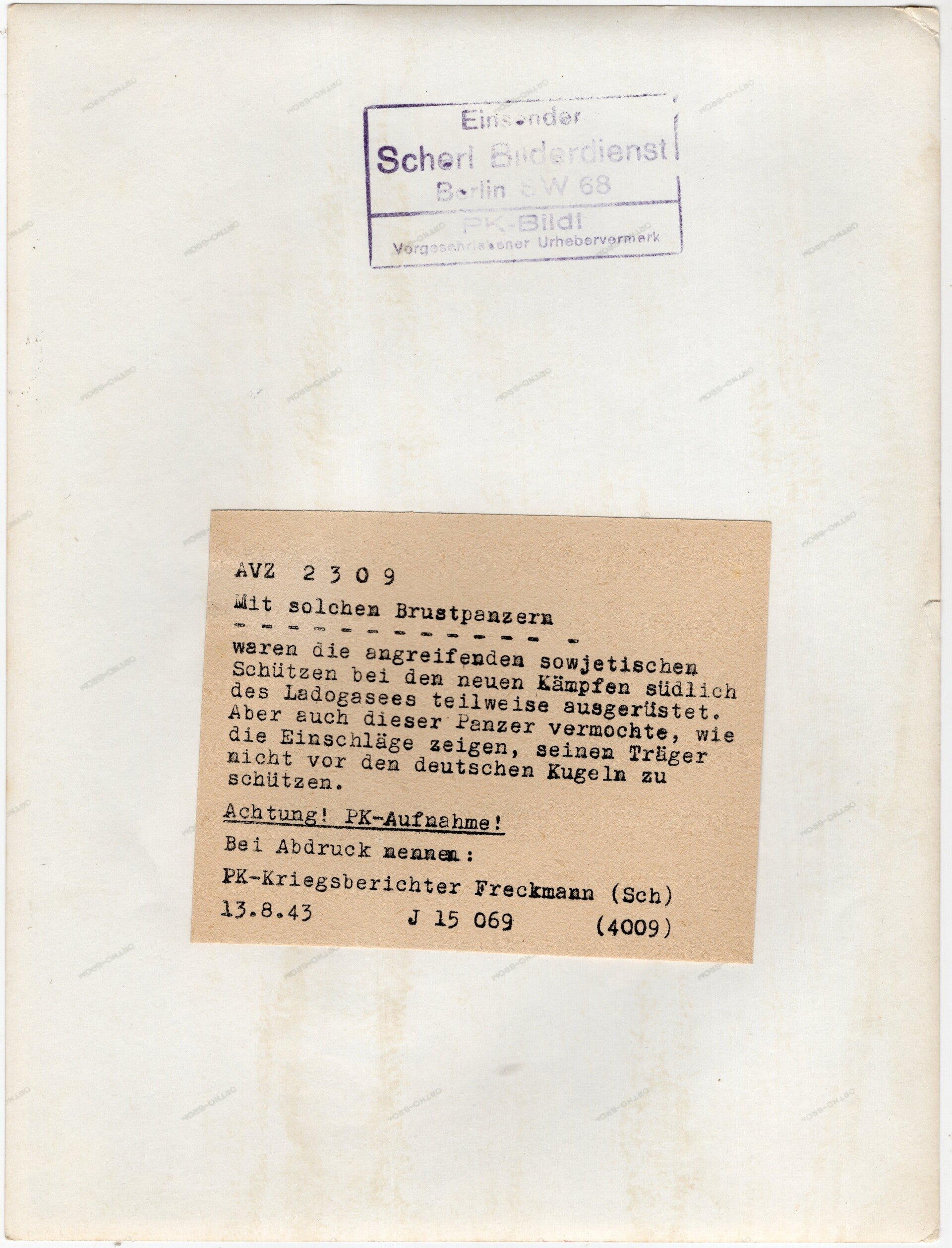 Original WW2 German Press Photo - German soldier with armor plates ''Brustpanzern'', Ladogasees, Eastern Front (1943) — image 2