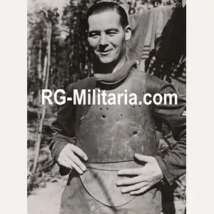 Original WW2 German Press Photo - German soldier with armor …