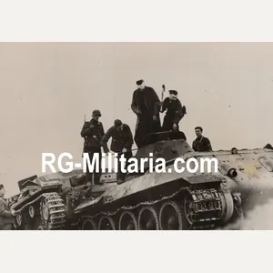 Original WW2 German Press Photo - German panzer crew taking …