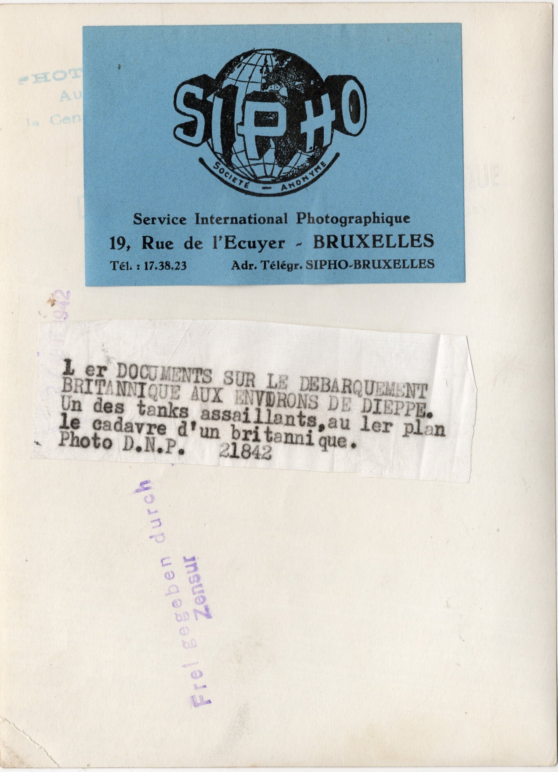 Original WW2 French Press Photo - KIA British soldier in front of a Tank in Dieppe, France, Operation Jubilee (1942) — image 2