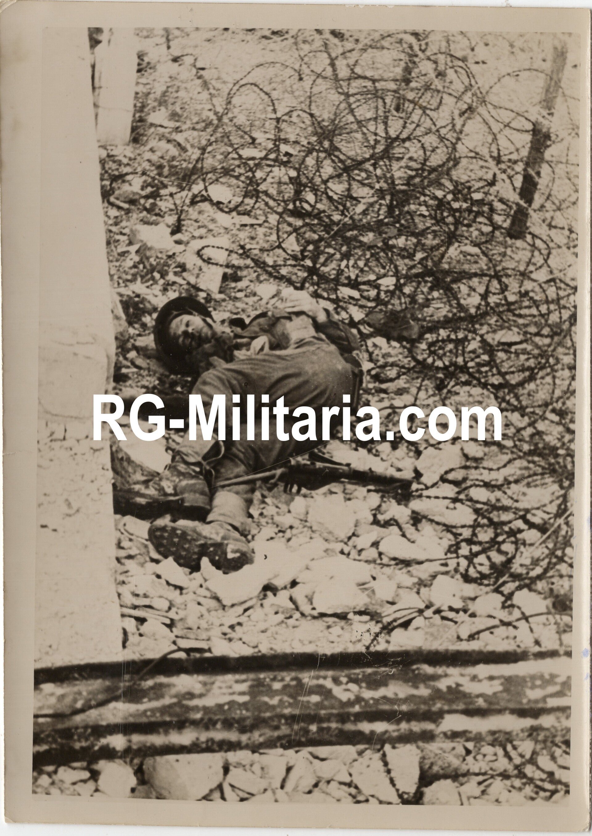 Original WW2 German Press Photo - KIA British soldier in Dieppe, France, Operation Jubilee (1942) — image 3