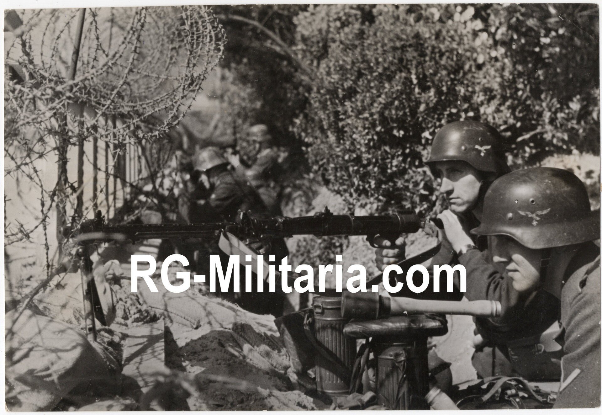 Original WW2 German Press Photo - Luftwaffe soldiers with an MG 34 and Stielgranate at the western front (1941) — image 3